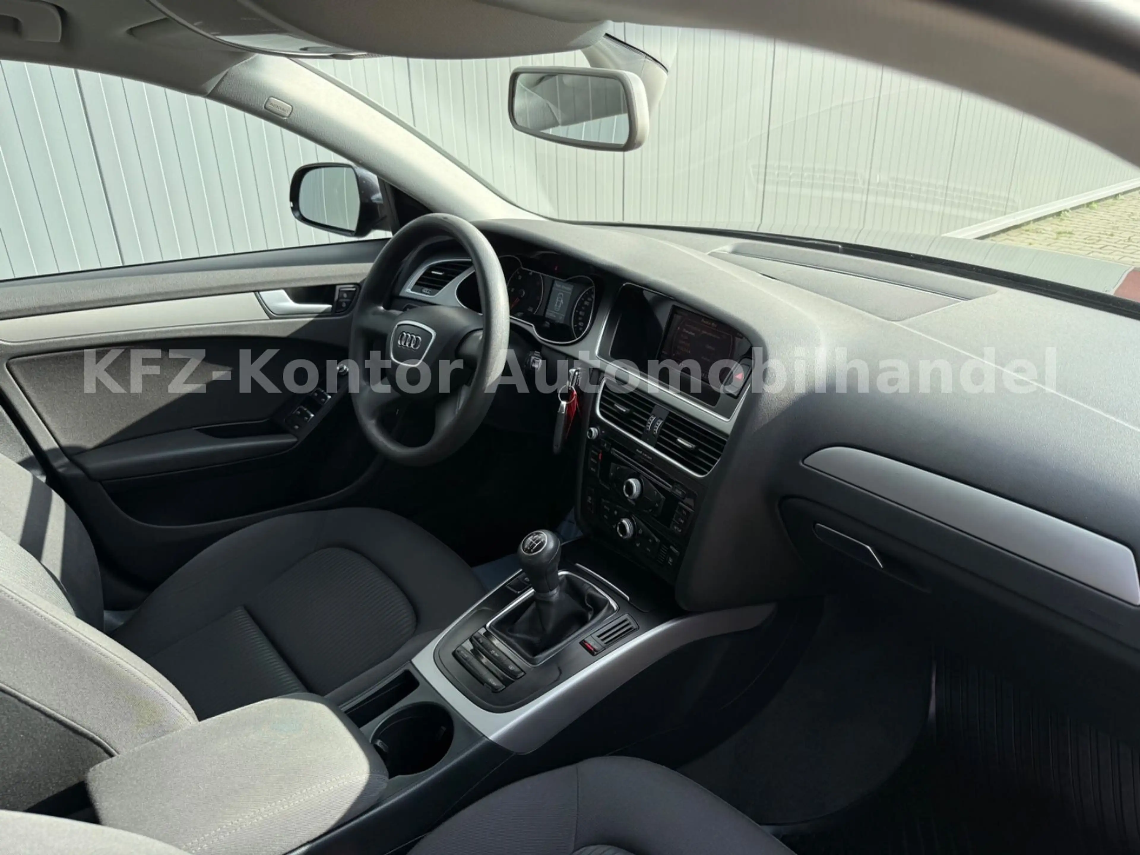 Audi A4 2.0 TDI Lim.  Attraction 1. Hand — photo 12