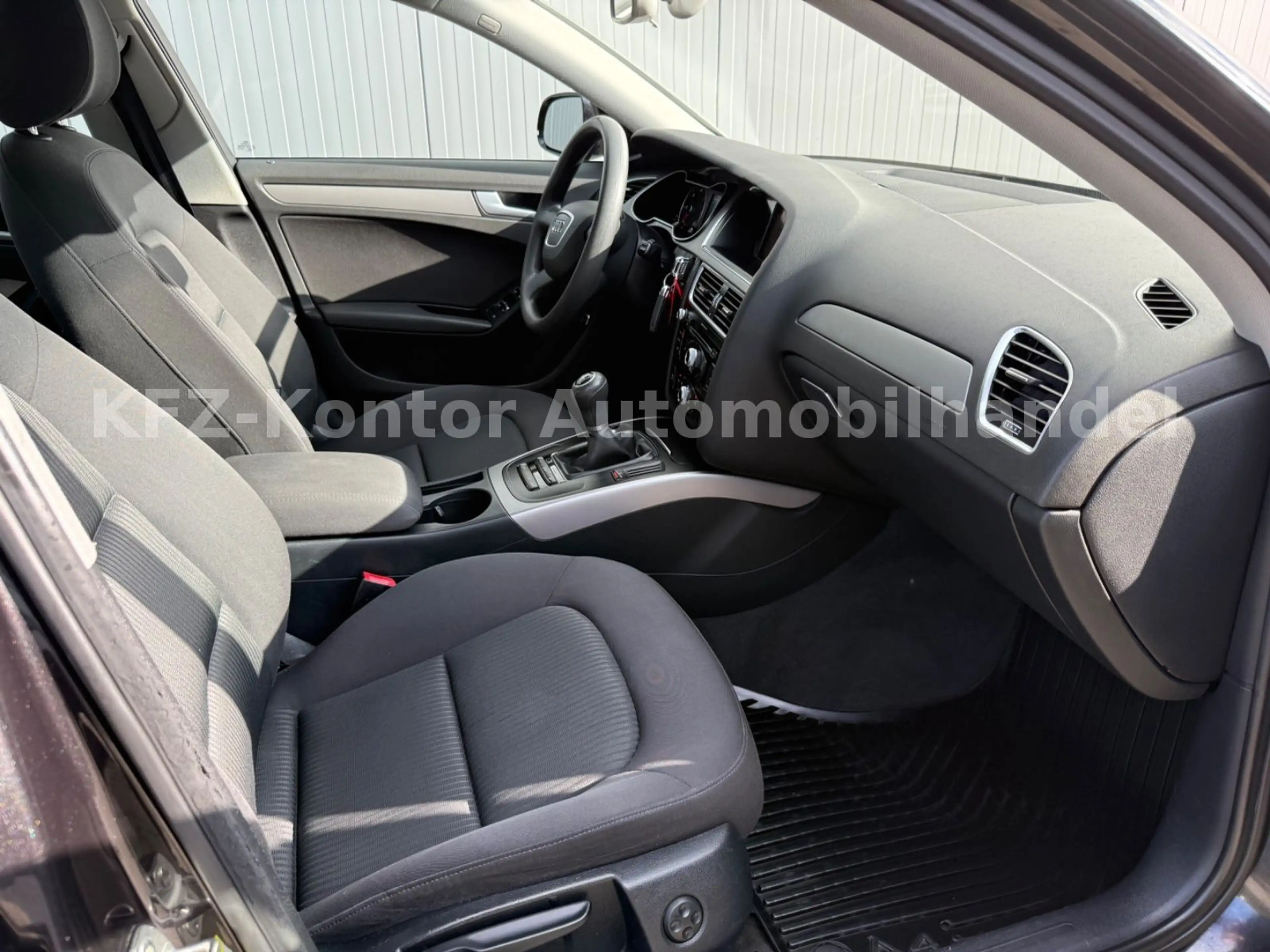 Audi A4 2.0 TDI Lim.  Attraction 1. Hand — photo 13