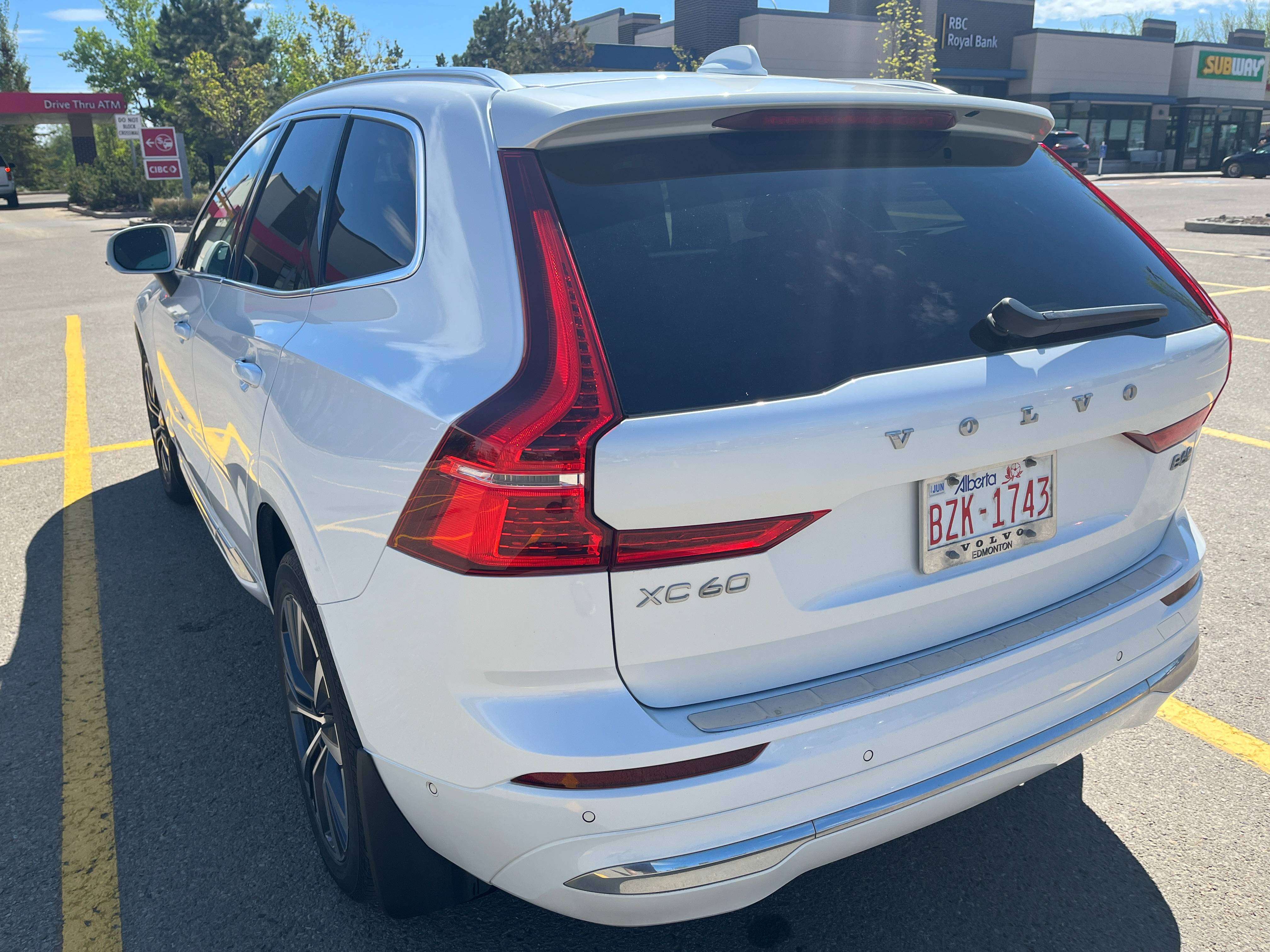 2022 Volvo XC60 Inscription B6 Fully Loaded (Private - NO GST) alt 2