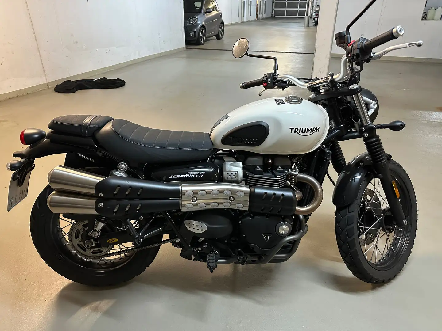 Triumph Street Scrambler 900 Weiß - 1