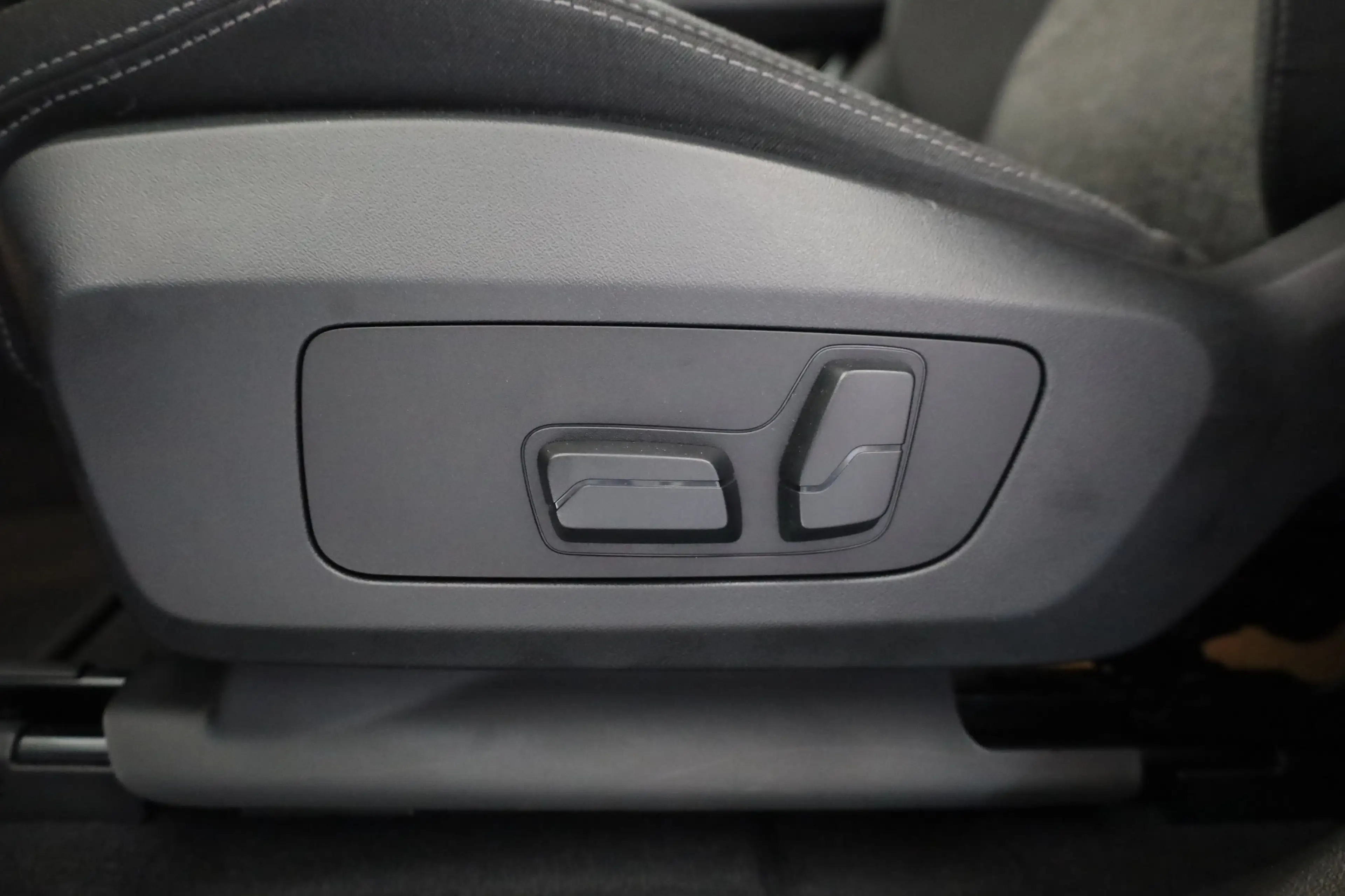 BMW 230 e xDrive Active Tourer — photo 7