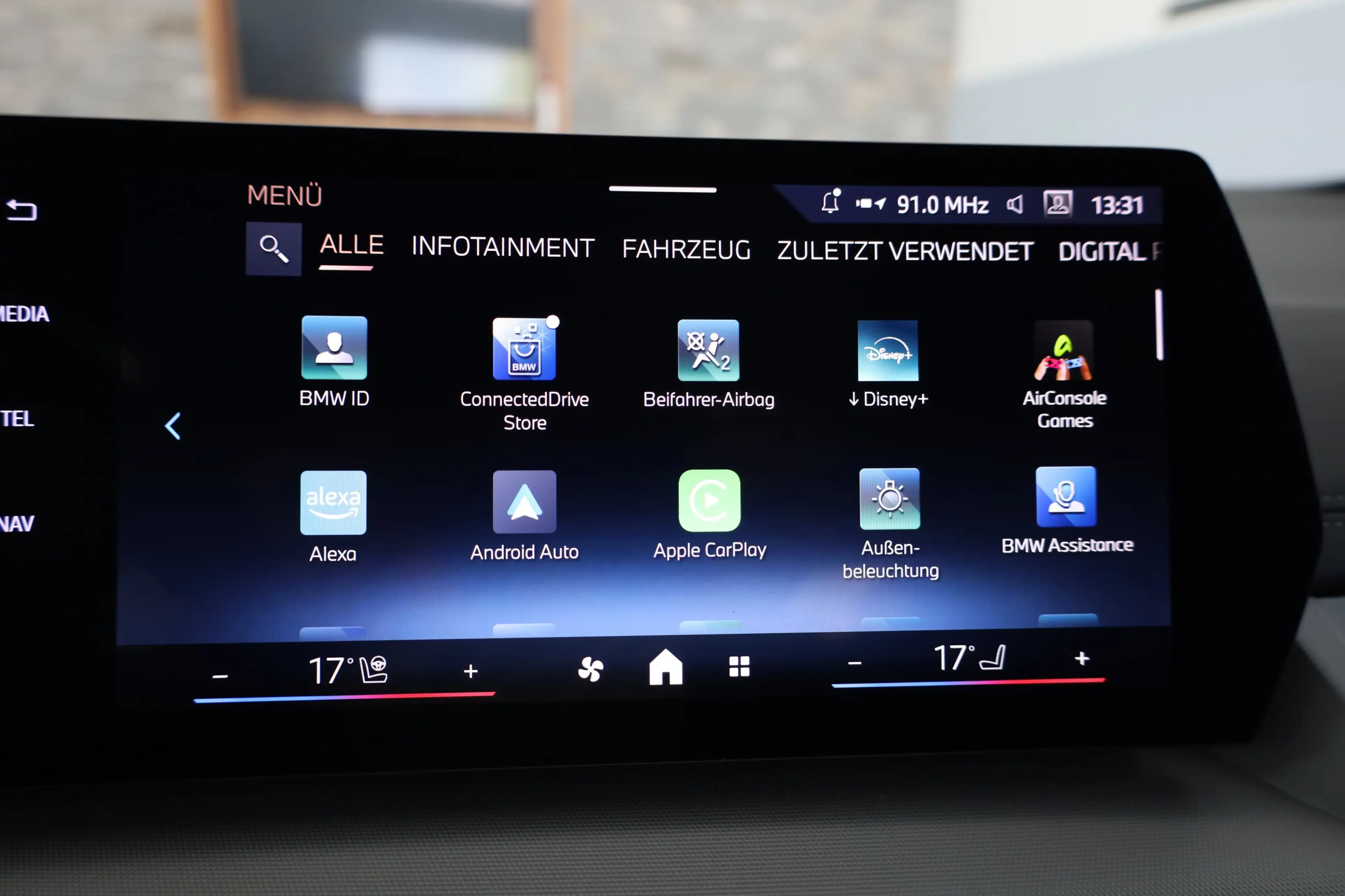 BMW 230 e xDrive Active Tourer — photo 15