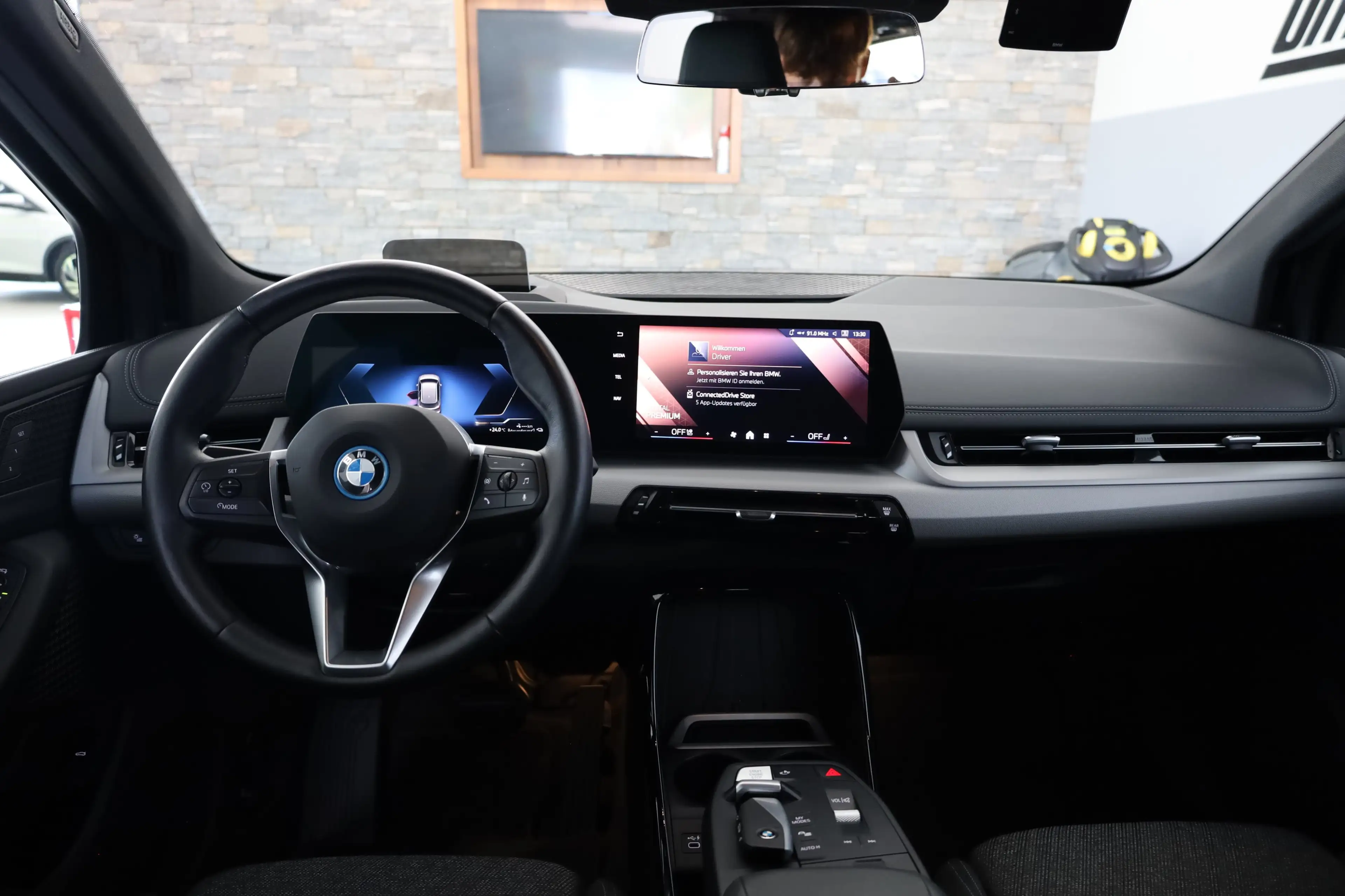 BMW 230 e xDrive Active Tourer — photo 10