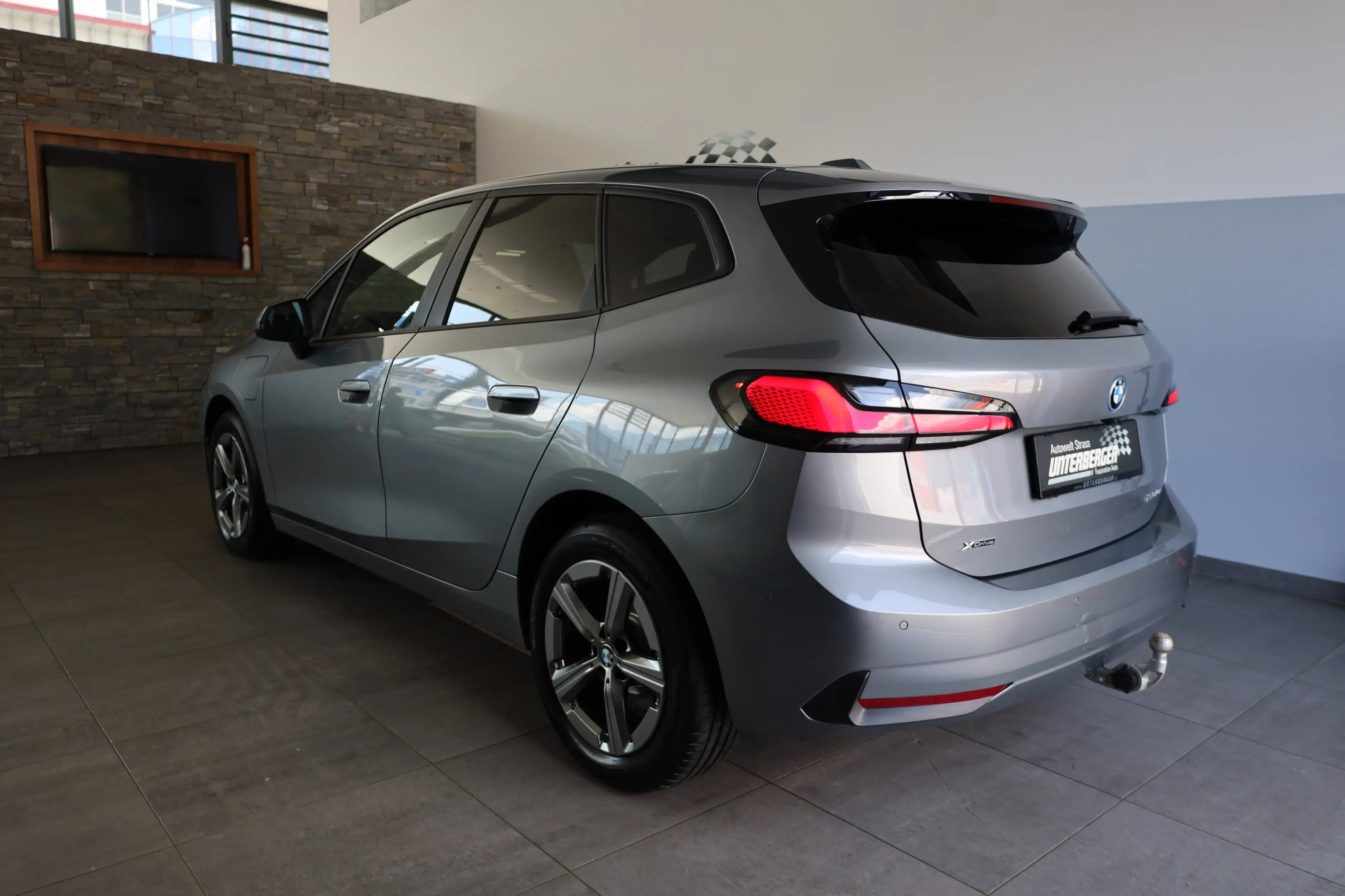 BMW 230 e xDrive Active Tourer — photo 3