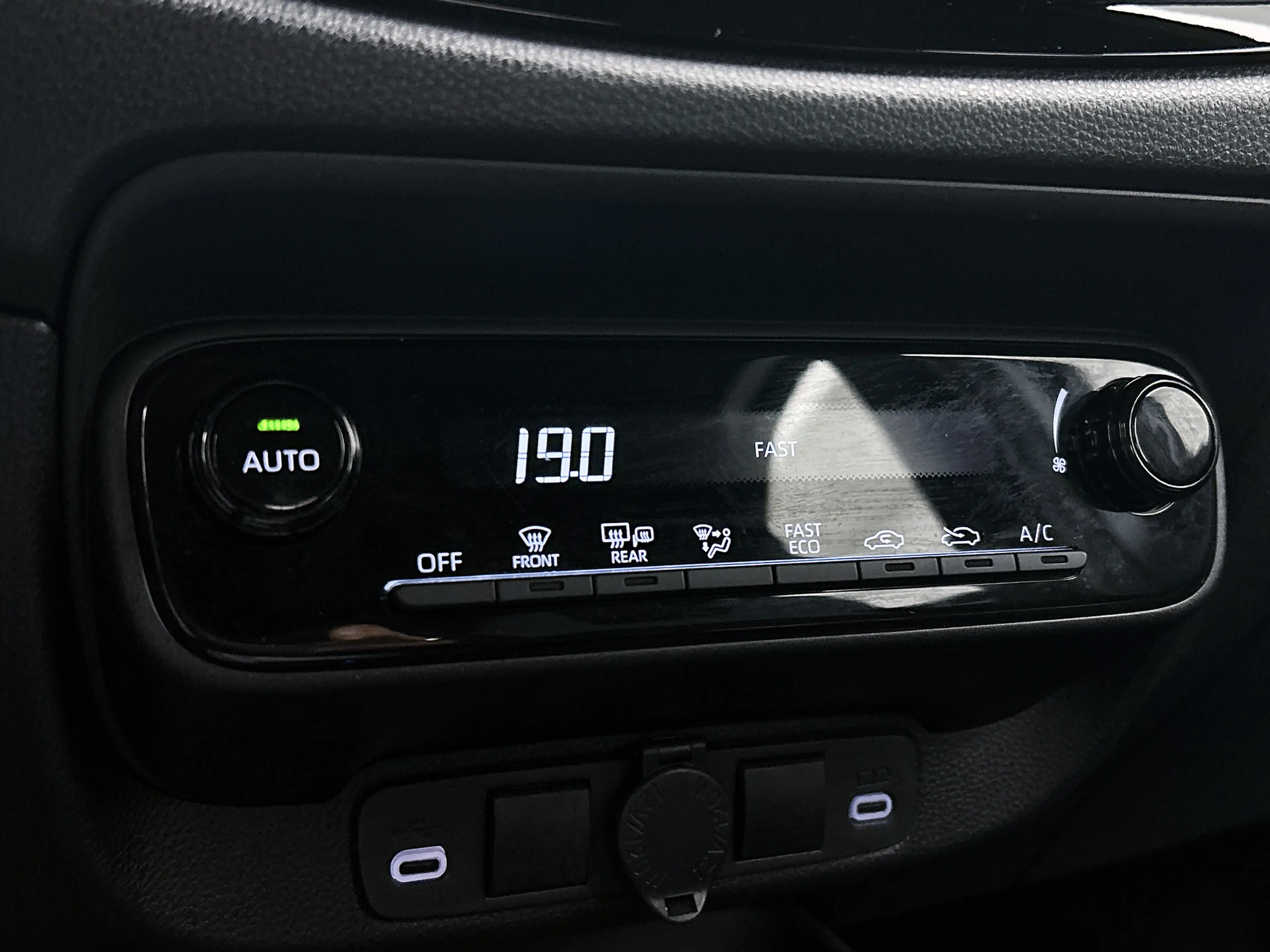 Toyota Aygo X Hybrid 115 play | Apple Carplay&Android Auto | ACC — photo 10