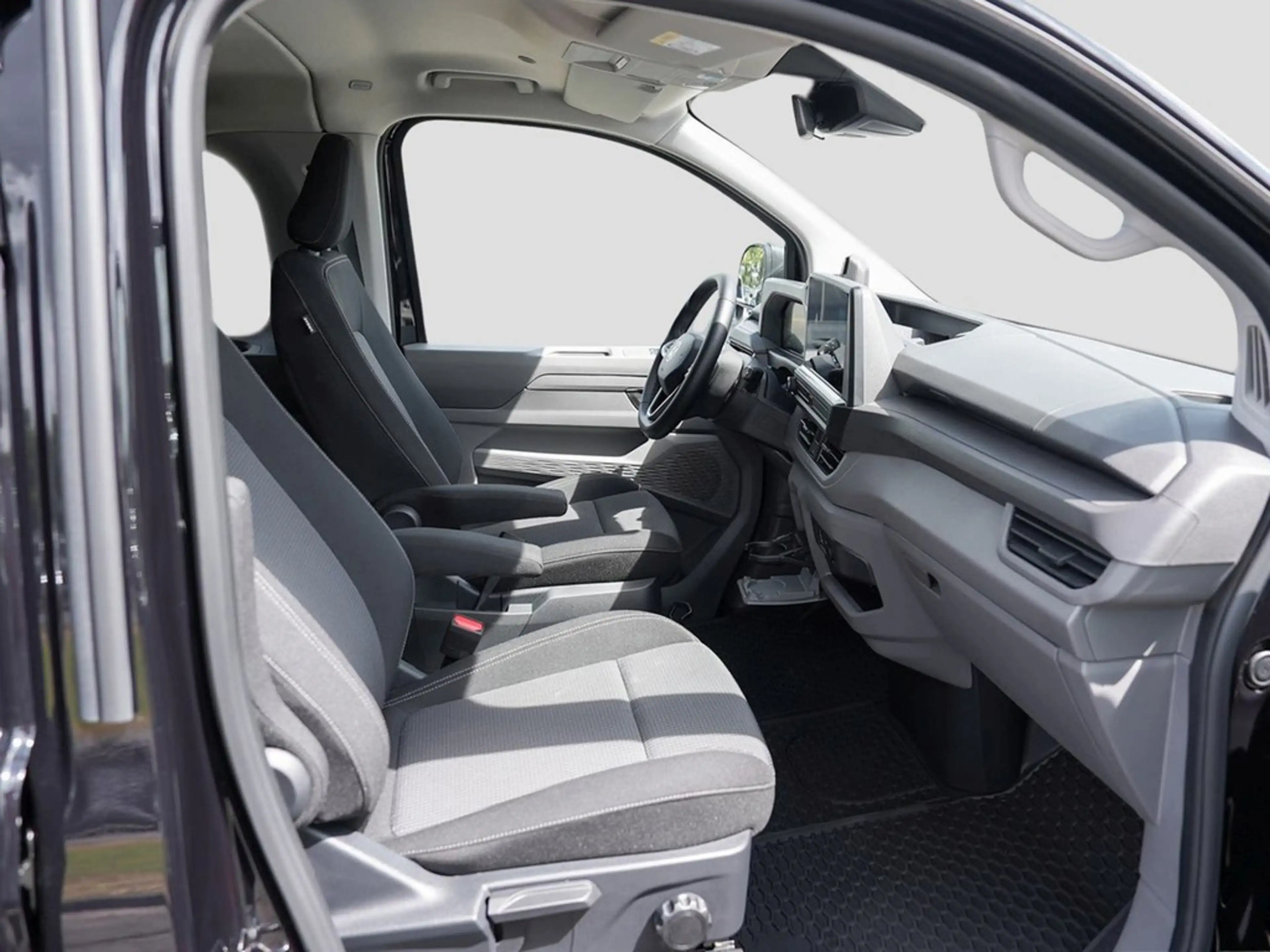 Volkswagen T7 Caravelle 2.0l TDI — photo 7
