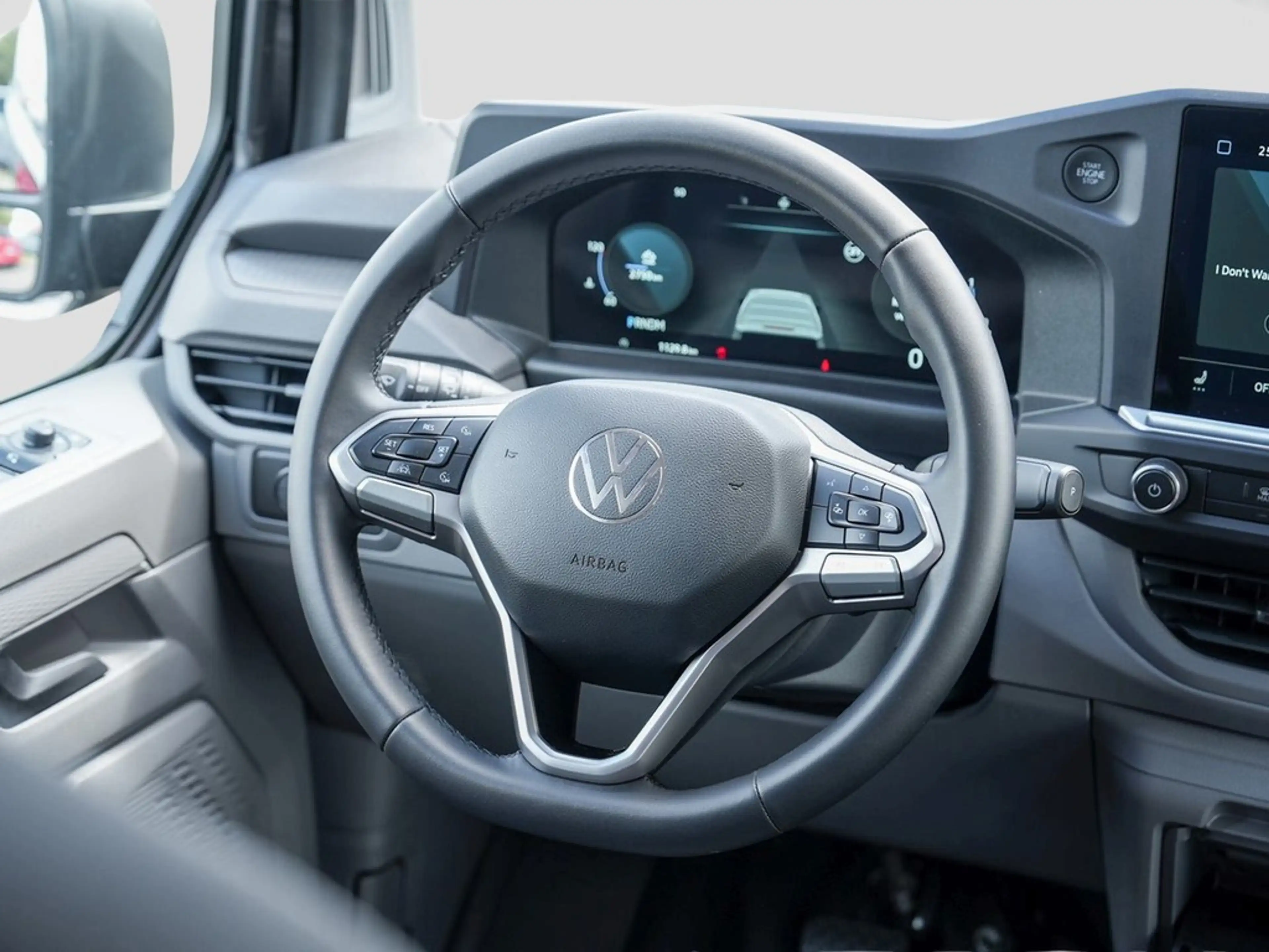 Volkswagen T7 Caravelle 2.0l TDI — photo 11