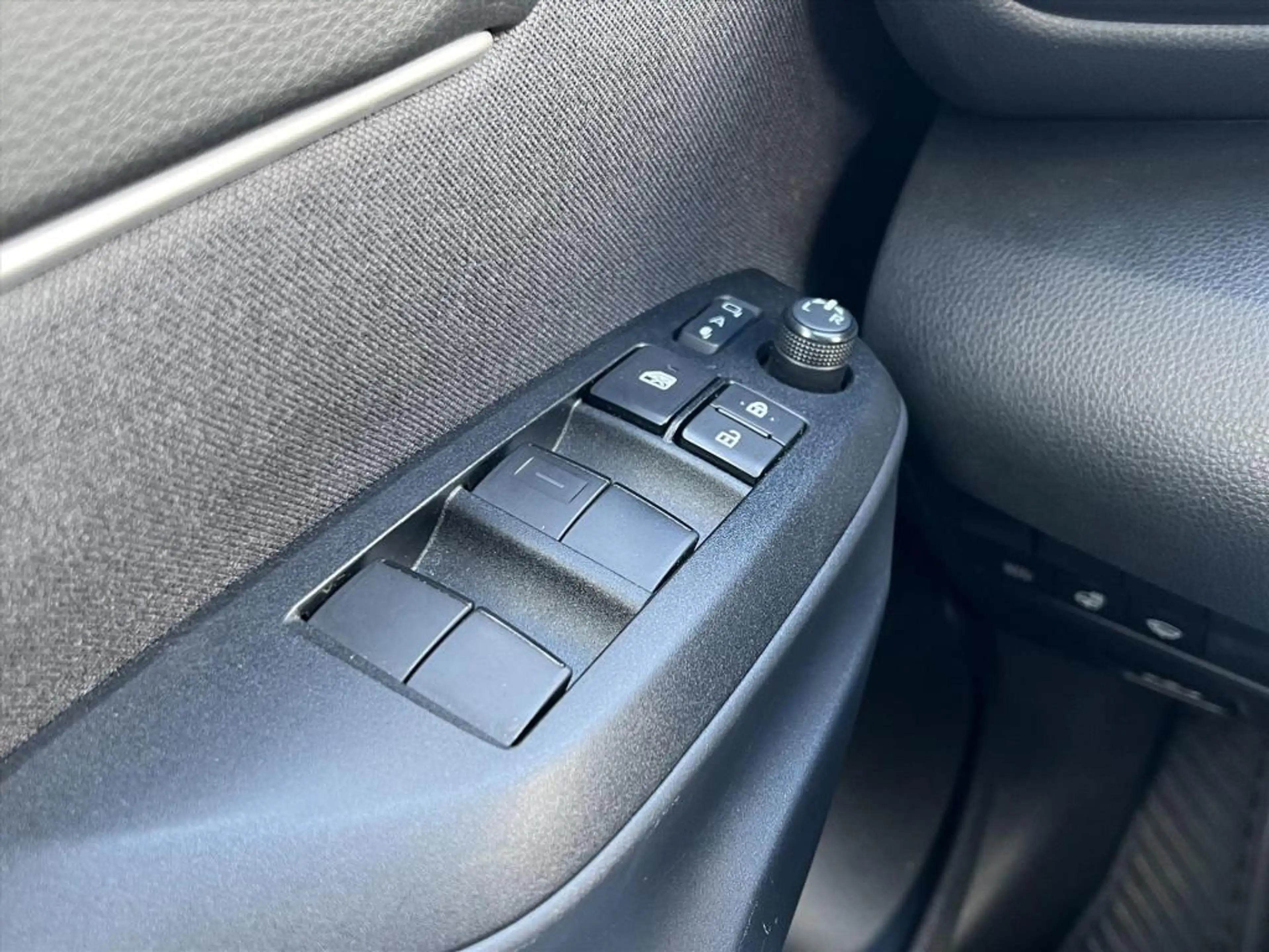 Toyota Yaris Cross 1.5 Hybrid Dynamic Plus | Dodehoekherkenning, Park — photo 19