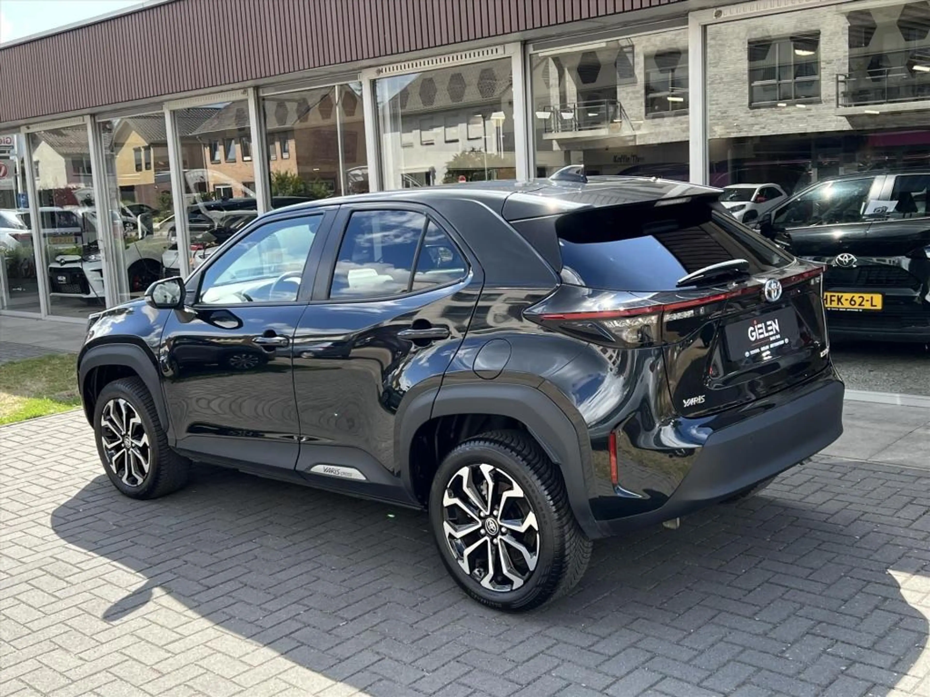 Toyota Yaris Cross 1.5 Hybrid Dynamic Plus | Dodehoekherkenning, Park — photo 3