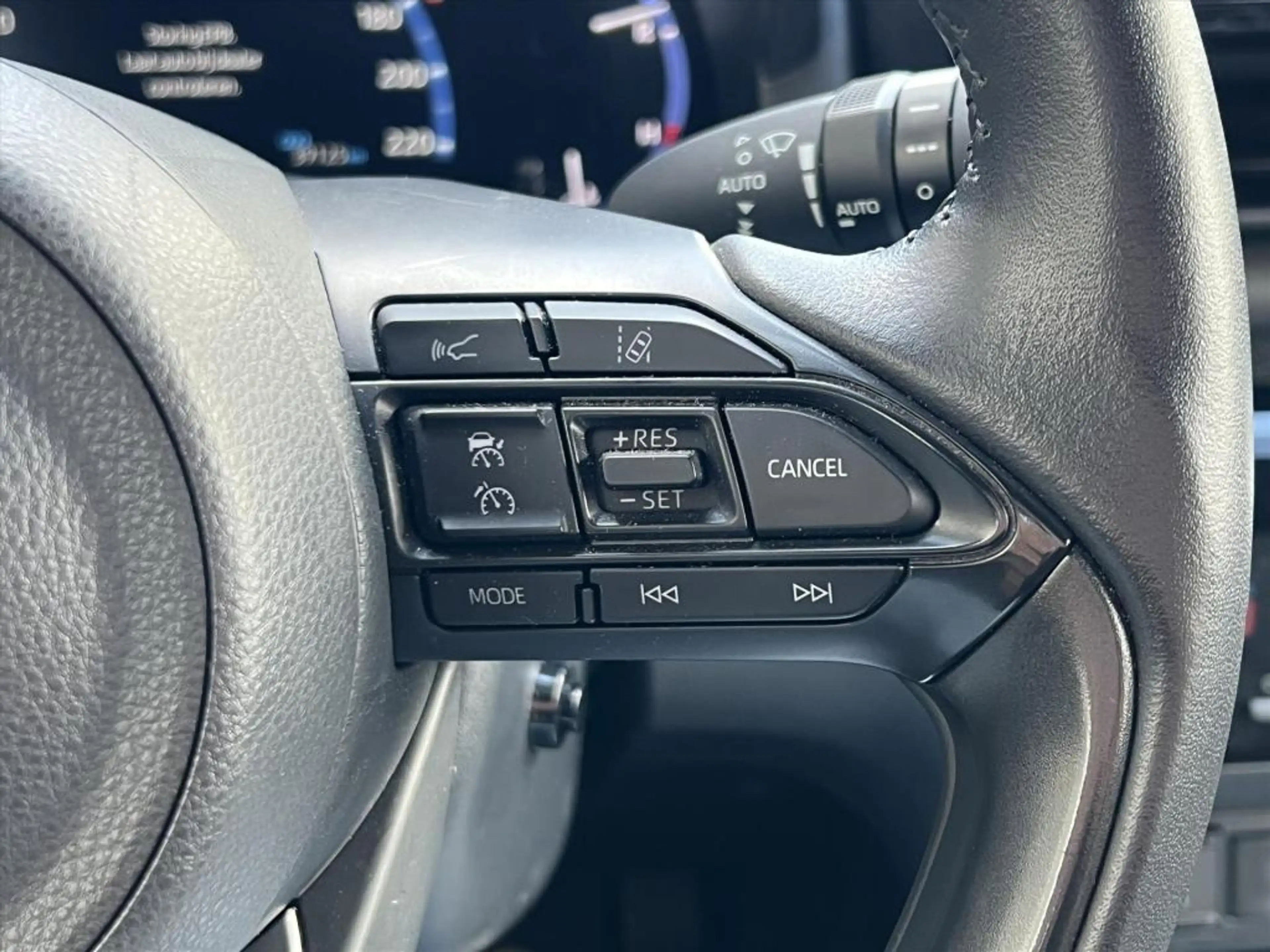 Toyota Yaris Cross 1.5 Hybrid Dynamic Plus | Dodehoekherkenning, Park — photo 23