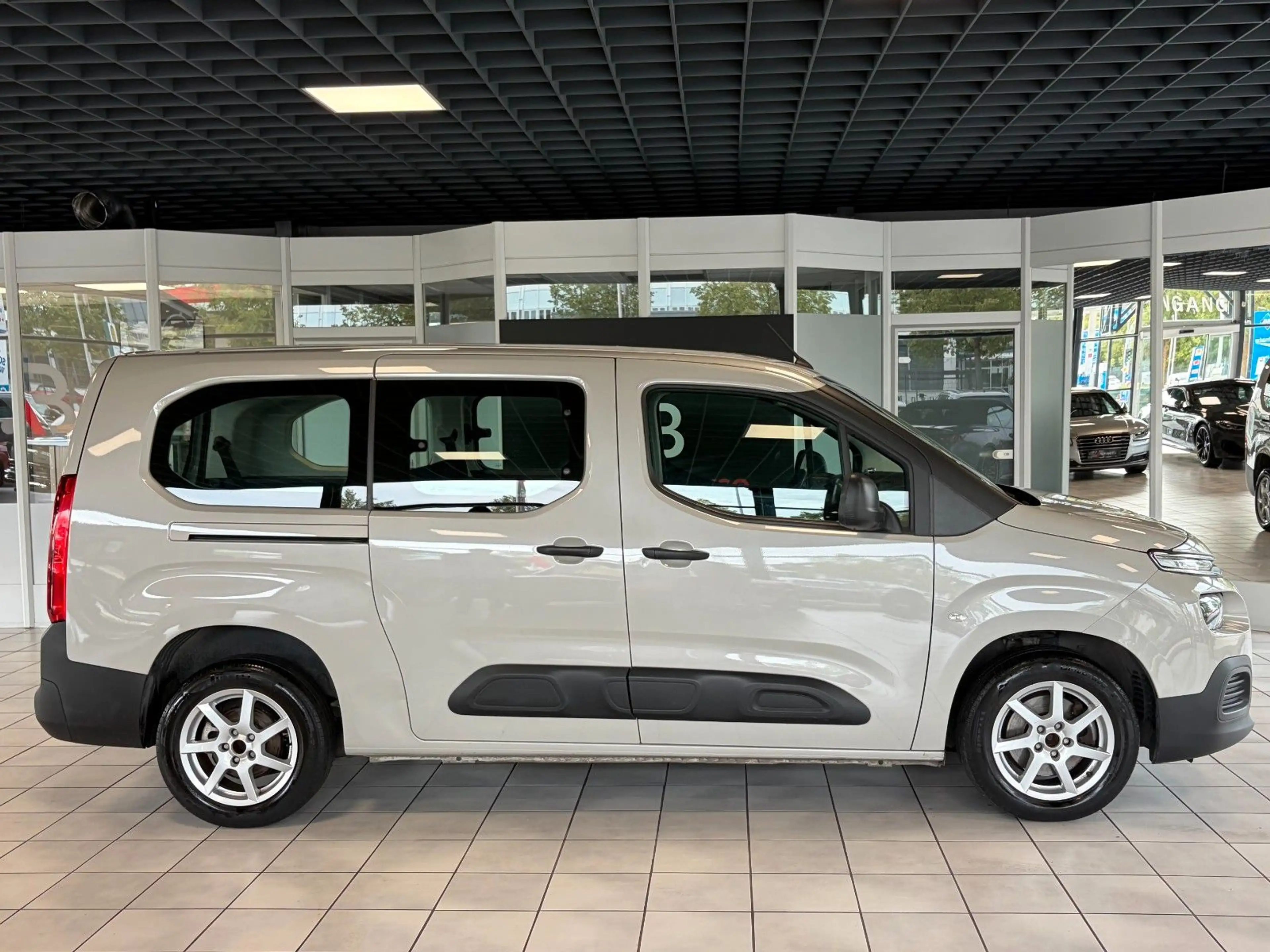 Citroen Berlingo 1.2 Live XL · 7 Sitzer · 1. Hand · AHK — photo 2