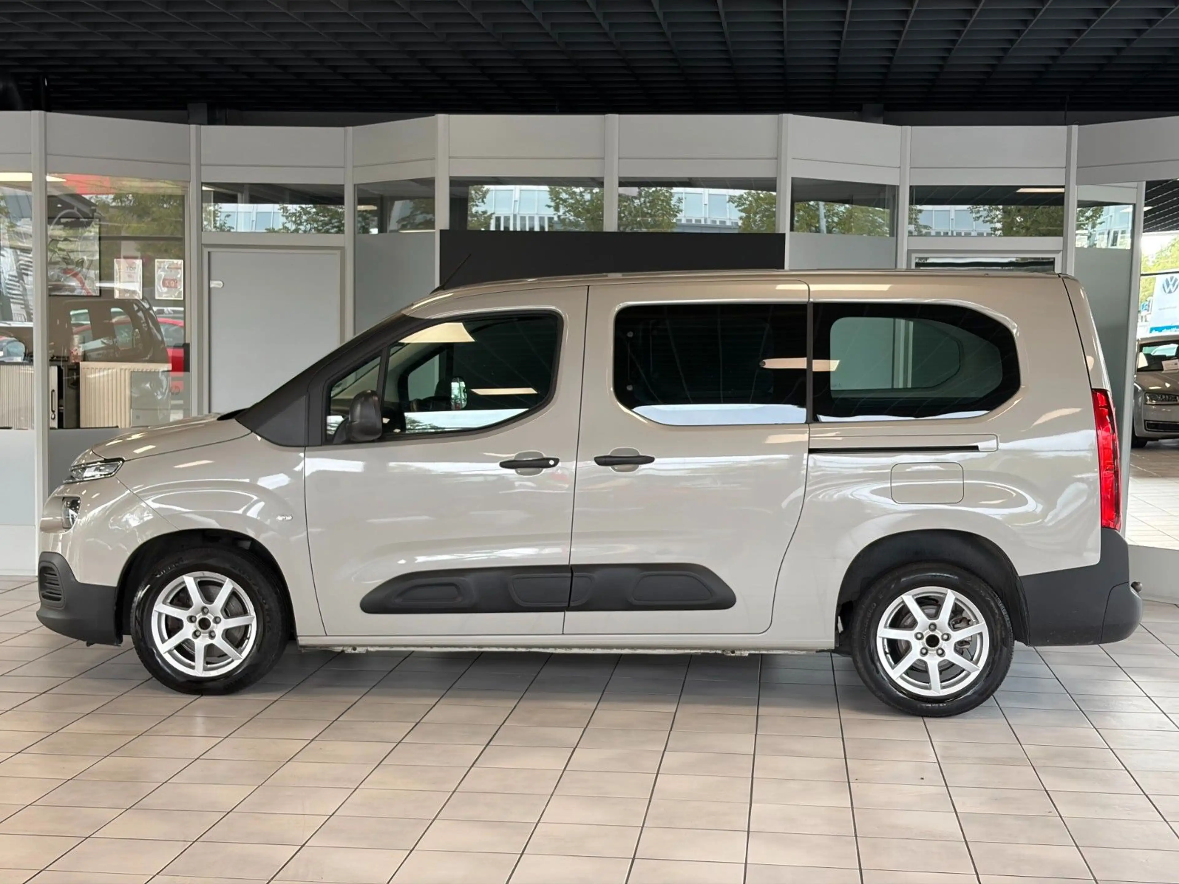 Citroen Berlingo 1.2 Live XL · 7 Sitzer · 1. Hand · AHK — photo 7
