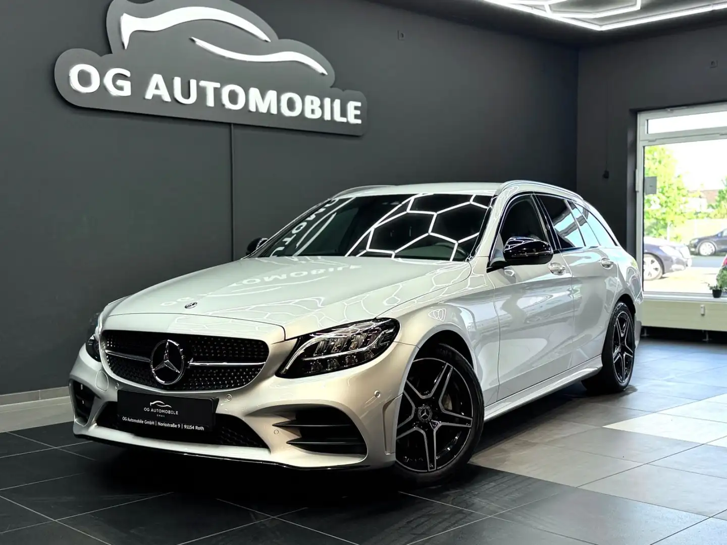 Mercedes-Benz C 180 T CGI AMG*KAMERA*LED*AHK*NAVI*LEDER*TEMPO Argento - 1