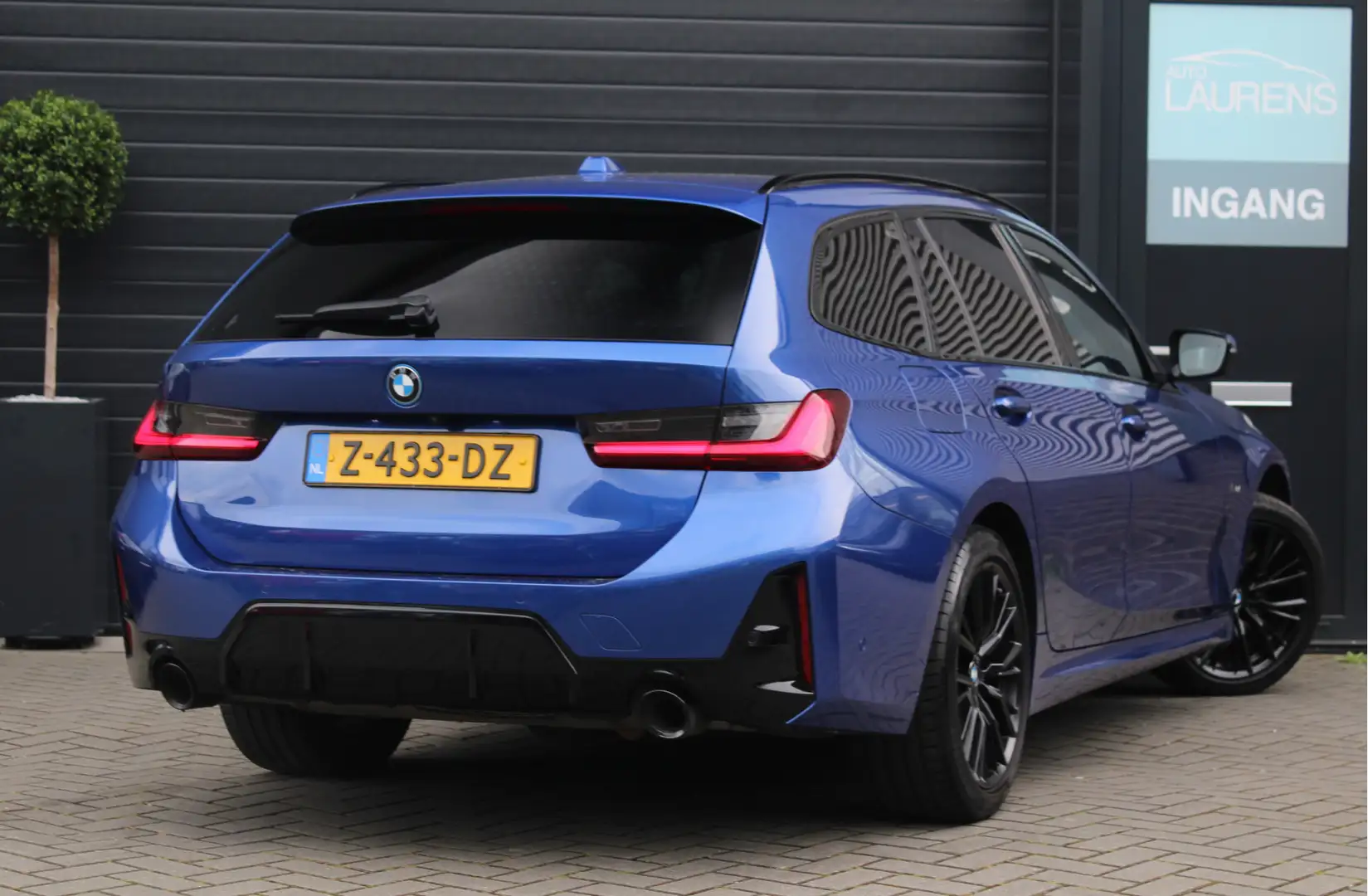 BMW 330 3-serie Touring 330e M Sport | ACC | Memory | Carb Blauw - 2