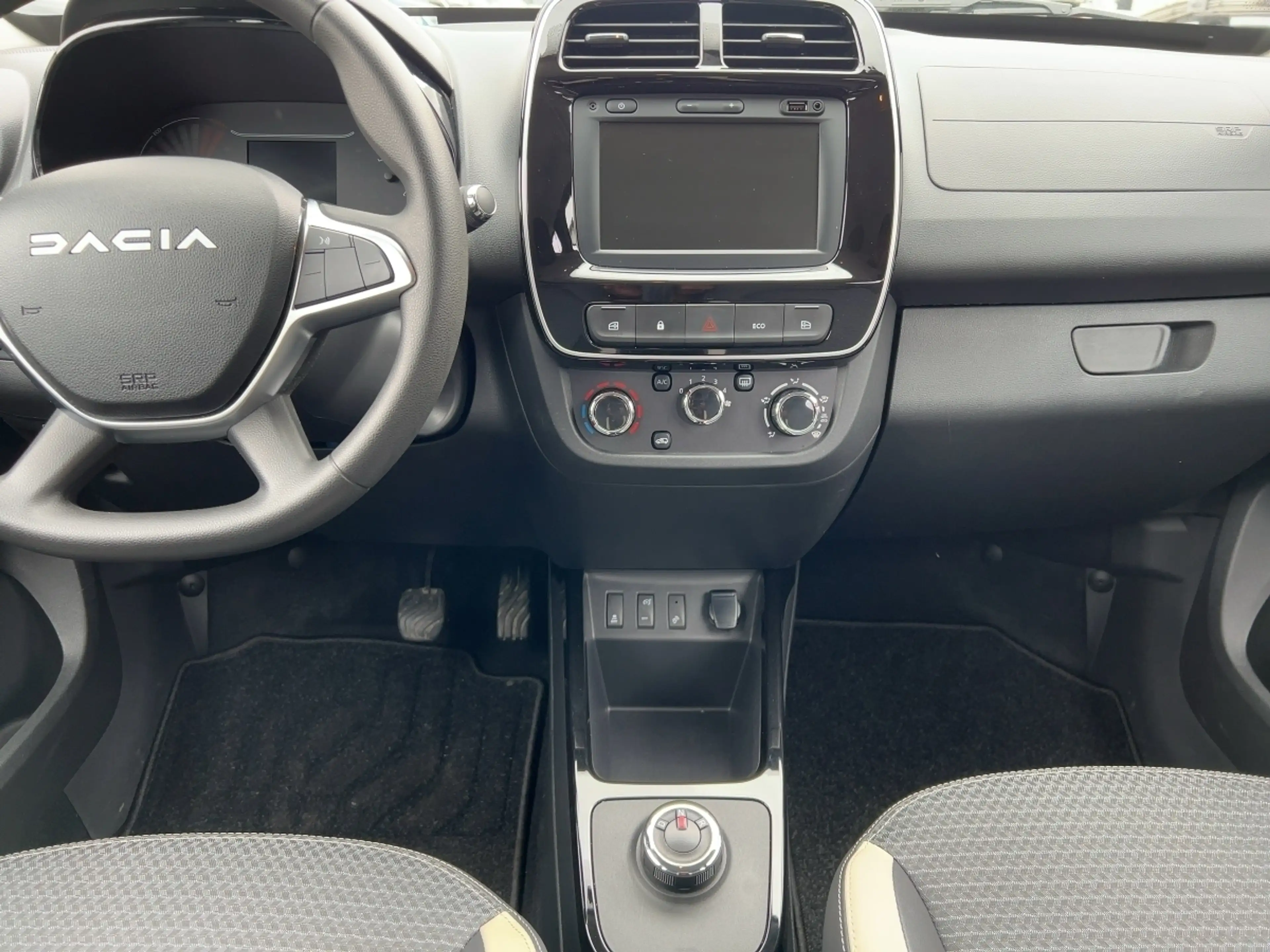 Dacia Spring Essential Paket Expression — photo 12