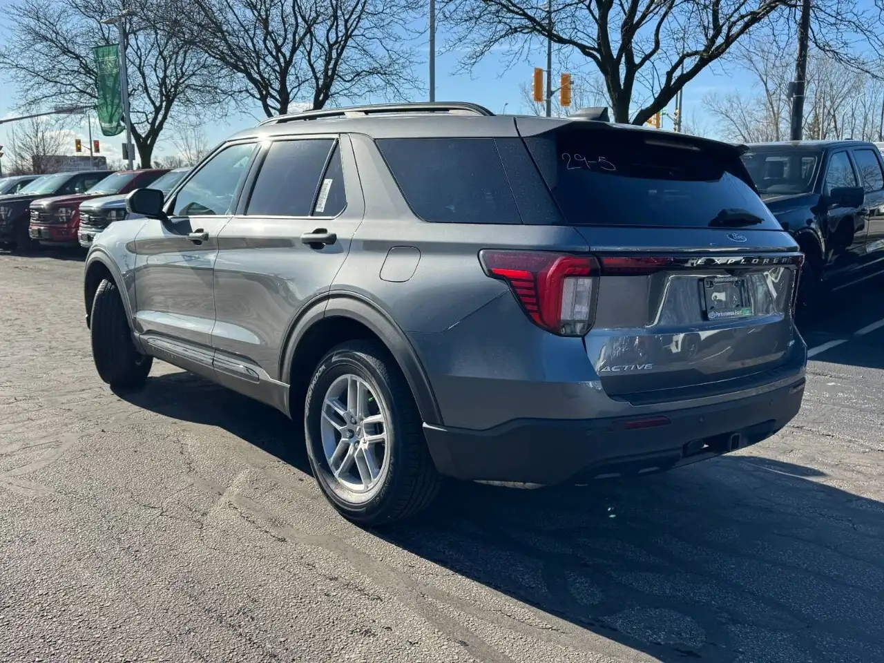 Ford Explorer снимка Ford Explorer