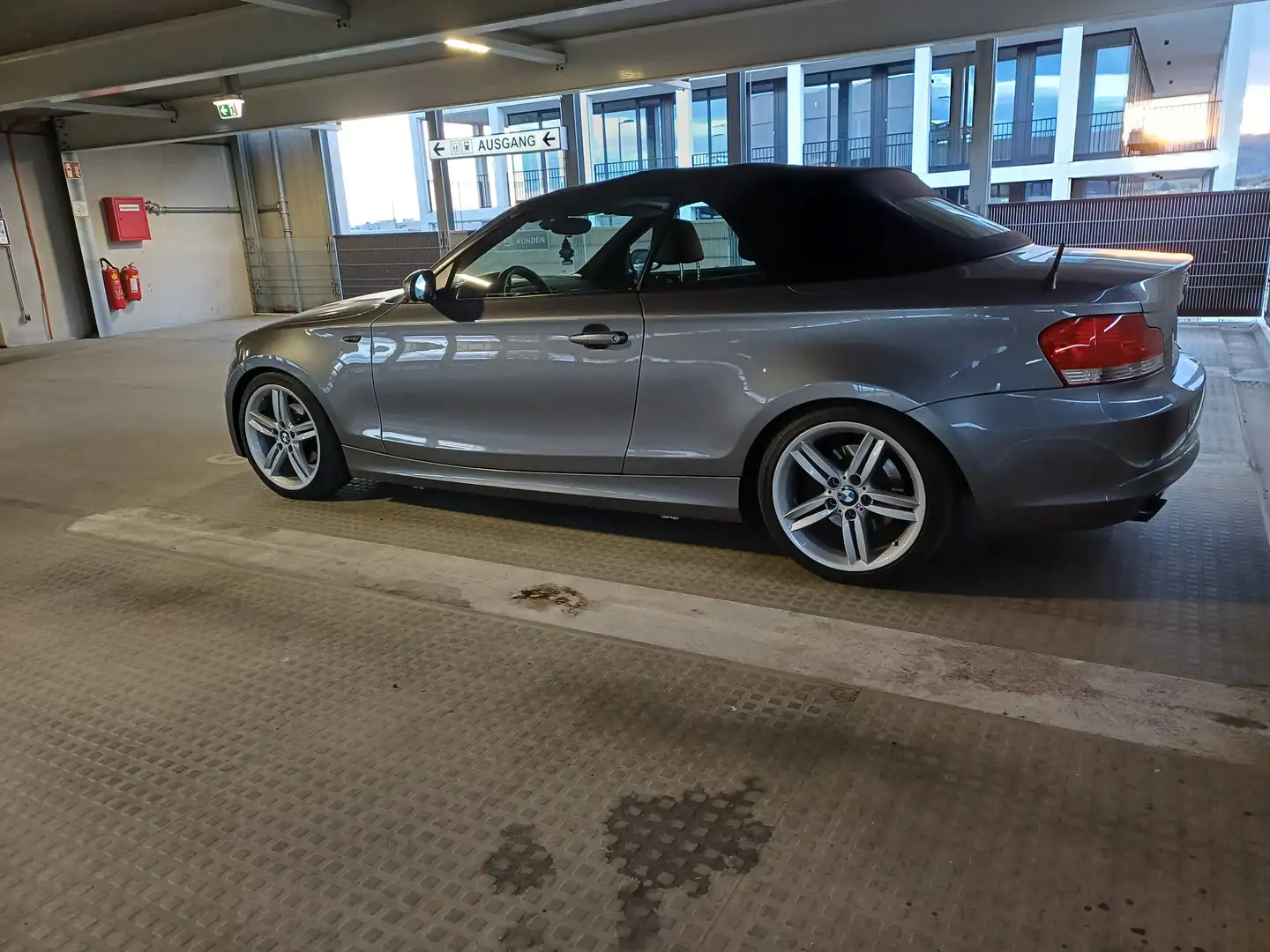 BMW 118 118i Cabrio Grau - 2