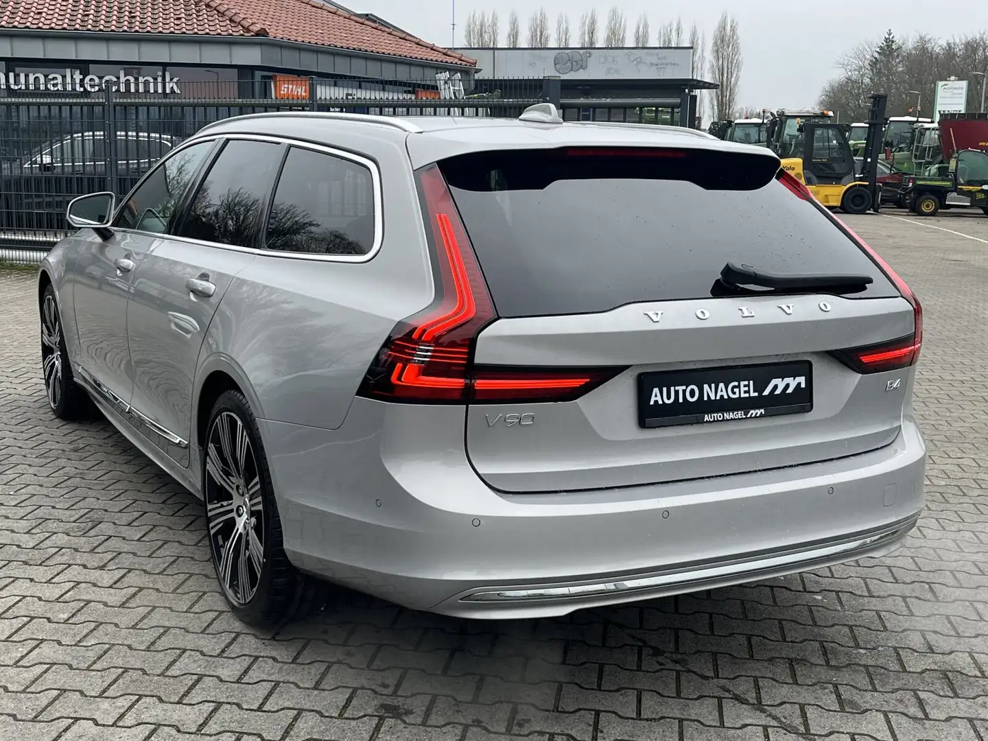 Volvo V90 V90 B4 Autom. Plus Bright |20"|360°|PANO|STANDH| Silber - 2