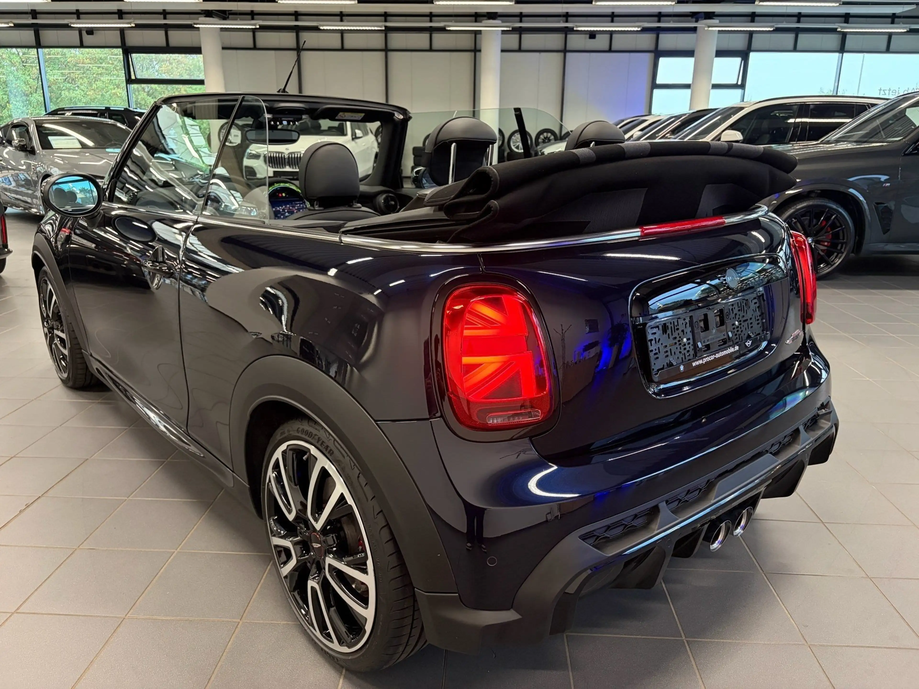 MINI John Cooper Works Cabrio John Cooper Works Cabrio ACC NAVI LED PDC V+H — photo 5