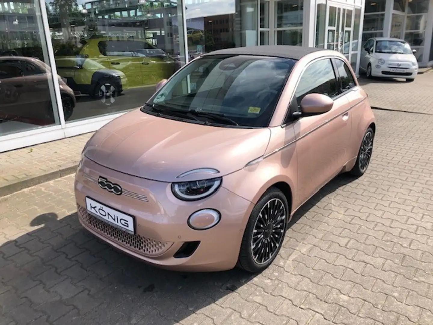Fiat 500e by Bocelli Gold - 1