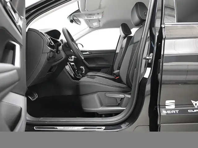 Volkswagen T-Cross view 11
