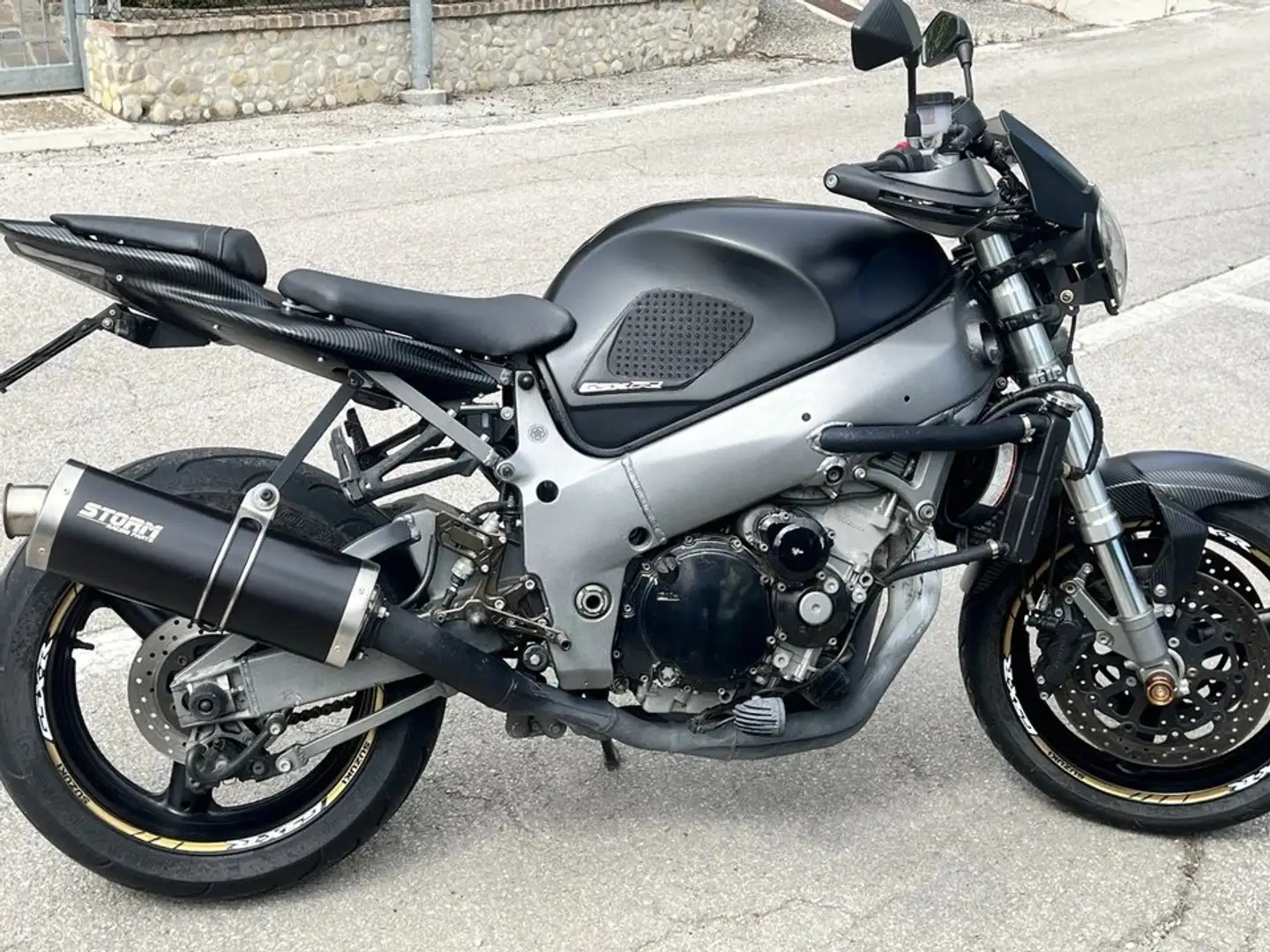 Suzuki GSX 600 Noir - 2