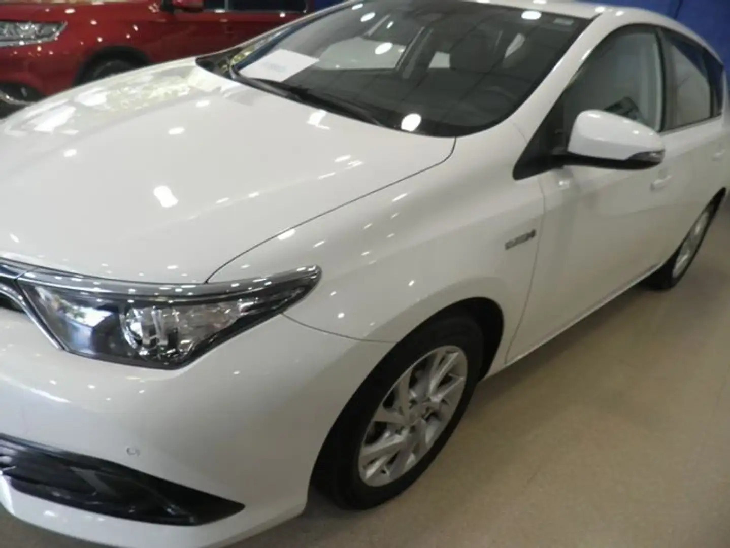 Toyota Auris 140H e-CVT Active Blanco - 1