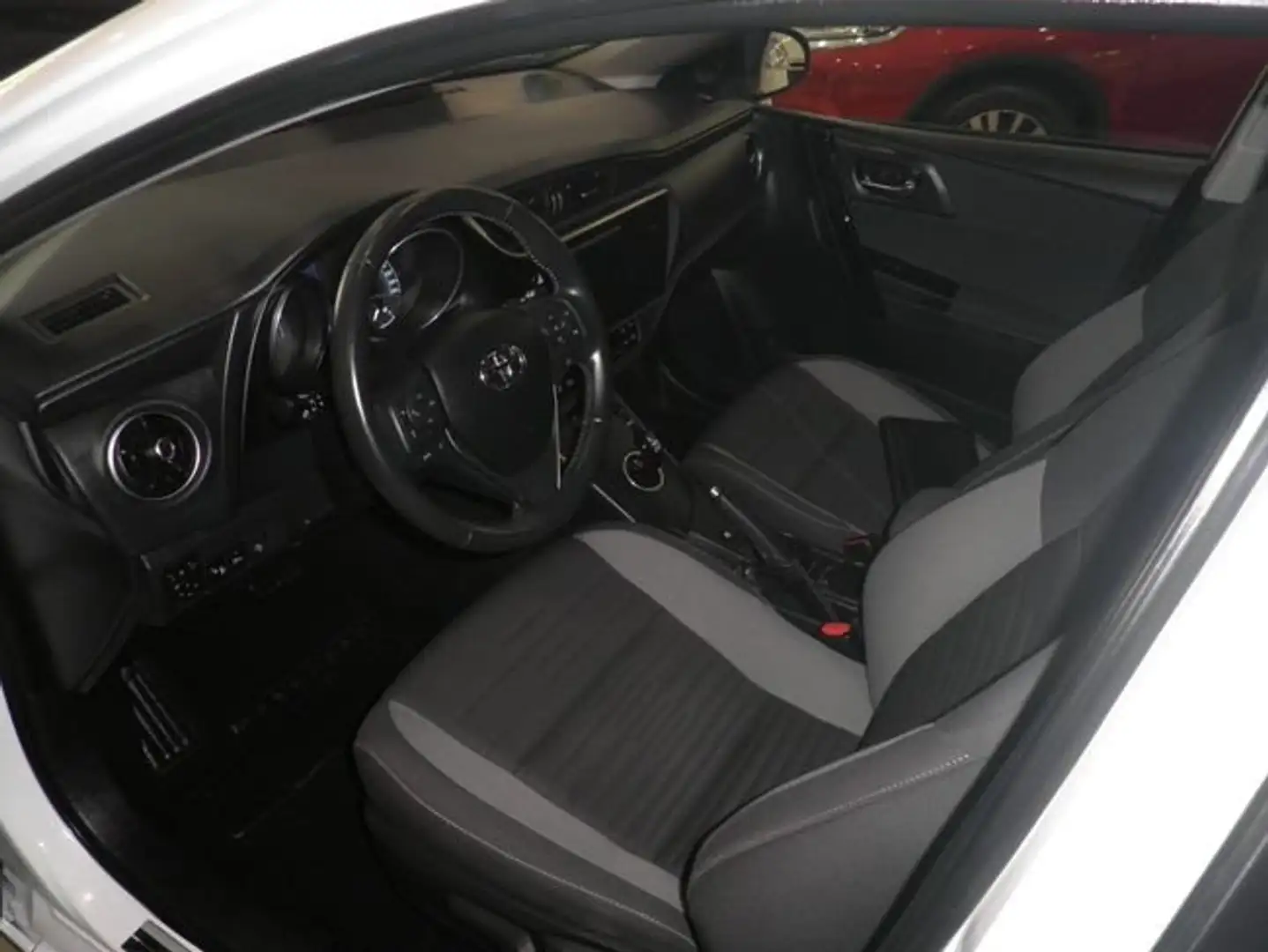 Toyota Auris 140H e-CVT Active Blanco - 2