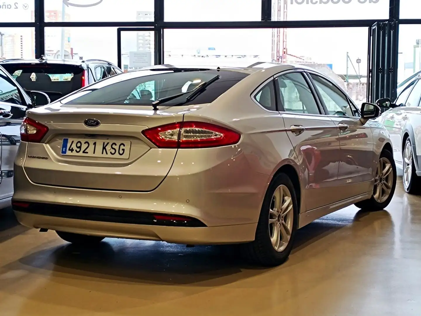 Ford Mondeo 2.0TDCI Titanium PowerShift 150 Silber - 2
