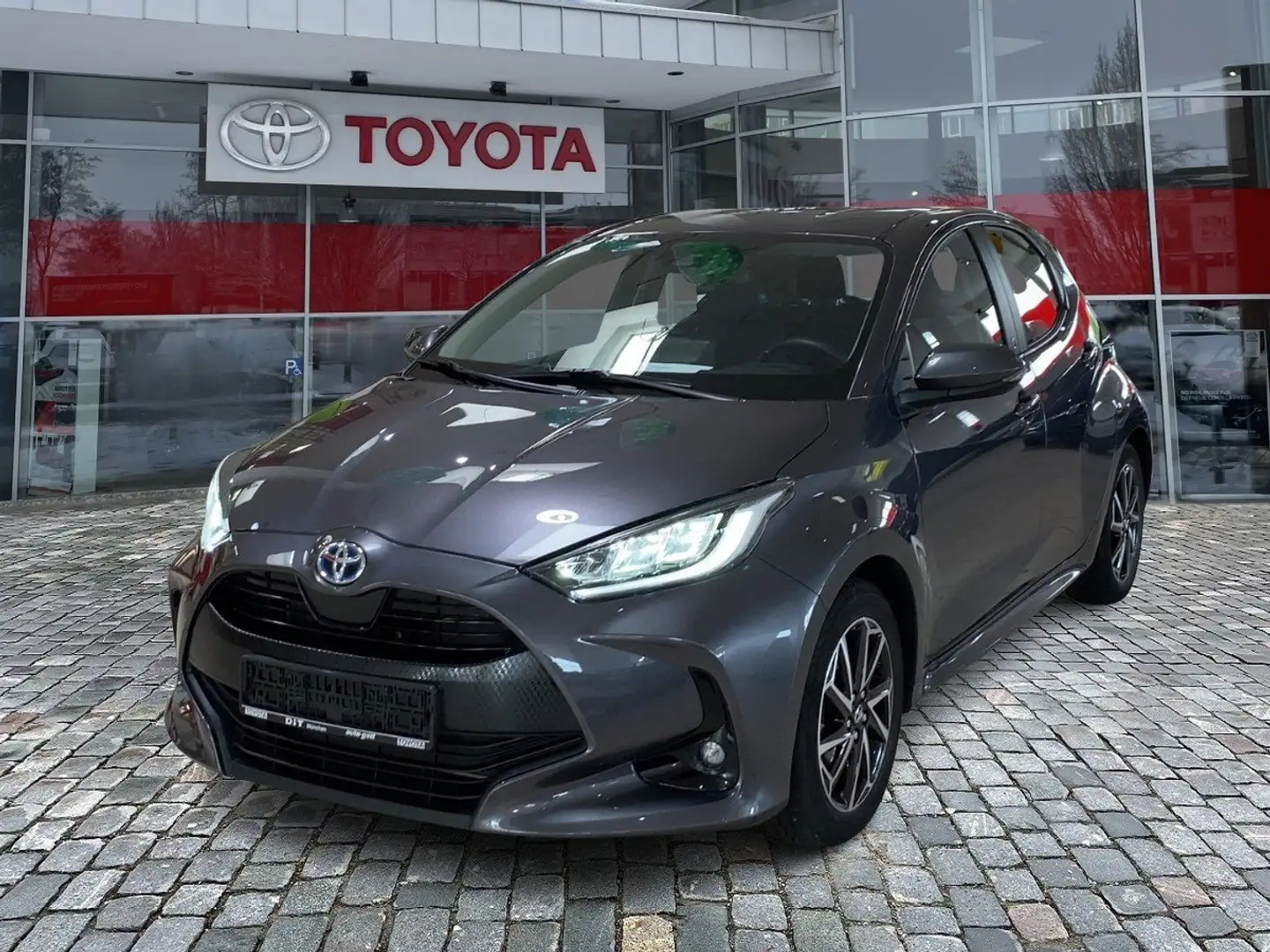 Toyota Yaris 1.5 Style ACC+LED+Navi+SHZ+2xKlima+Kam.+LM Grau - 2