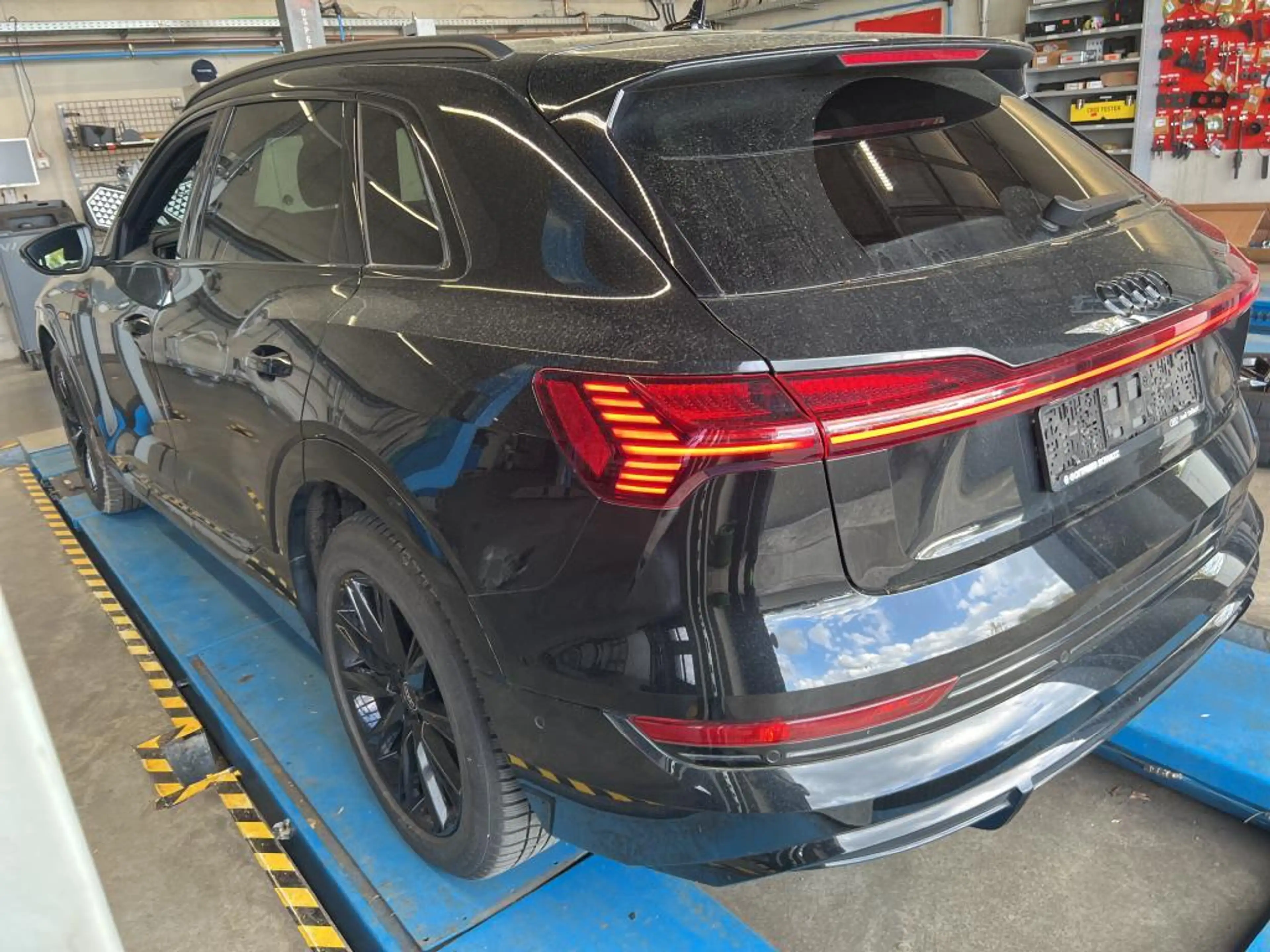Audi e-tron 55 2x S line ACC AHK HuD PANO e-SITZE 21Z — photo 6