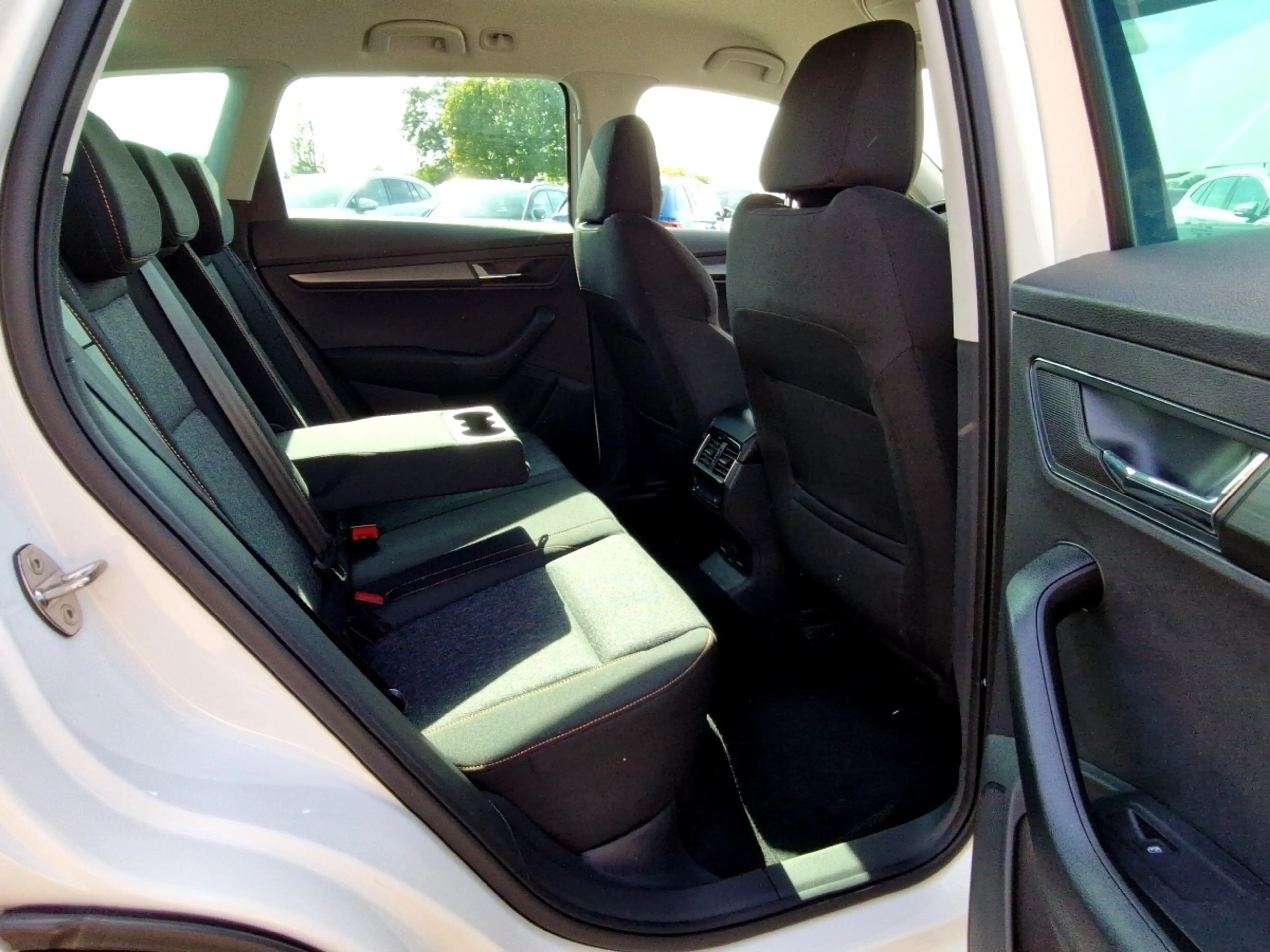 Skoda Karoq 1.5 TSI Clever LED Navi AHK PDC Klimaautomatik — photo 9