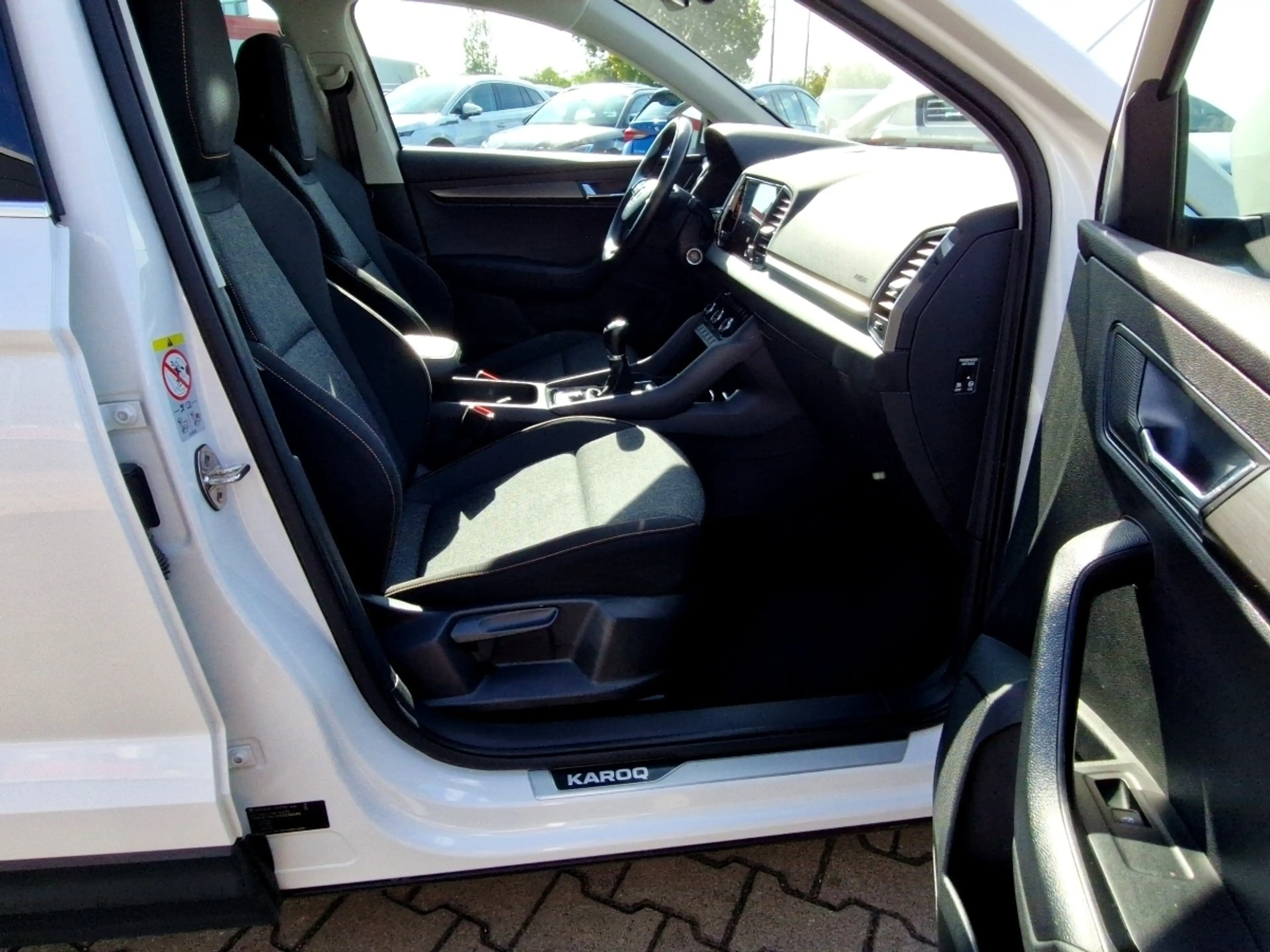 Skoda Karoq 1.5 TSI Clever LED Navi AHK PDC Klimaautomatik — photo 8