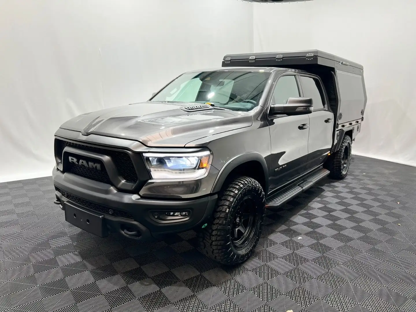 Dodge RAM 1500 Rebel Crew Cab 4x4 *EVO Ladefläche Gris - 2