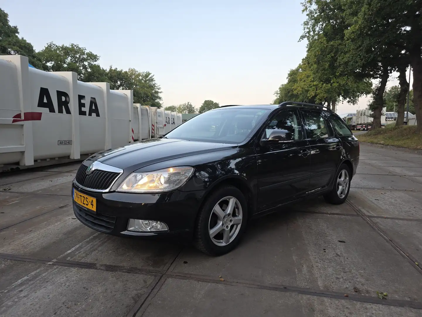 Skoda Octavia 1.4 TSI Airco APK nette auto Zwart - 1