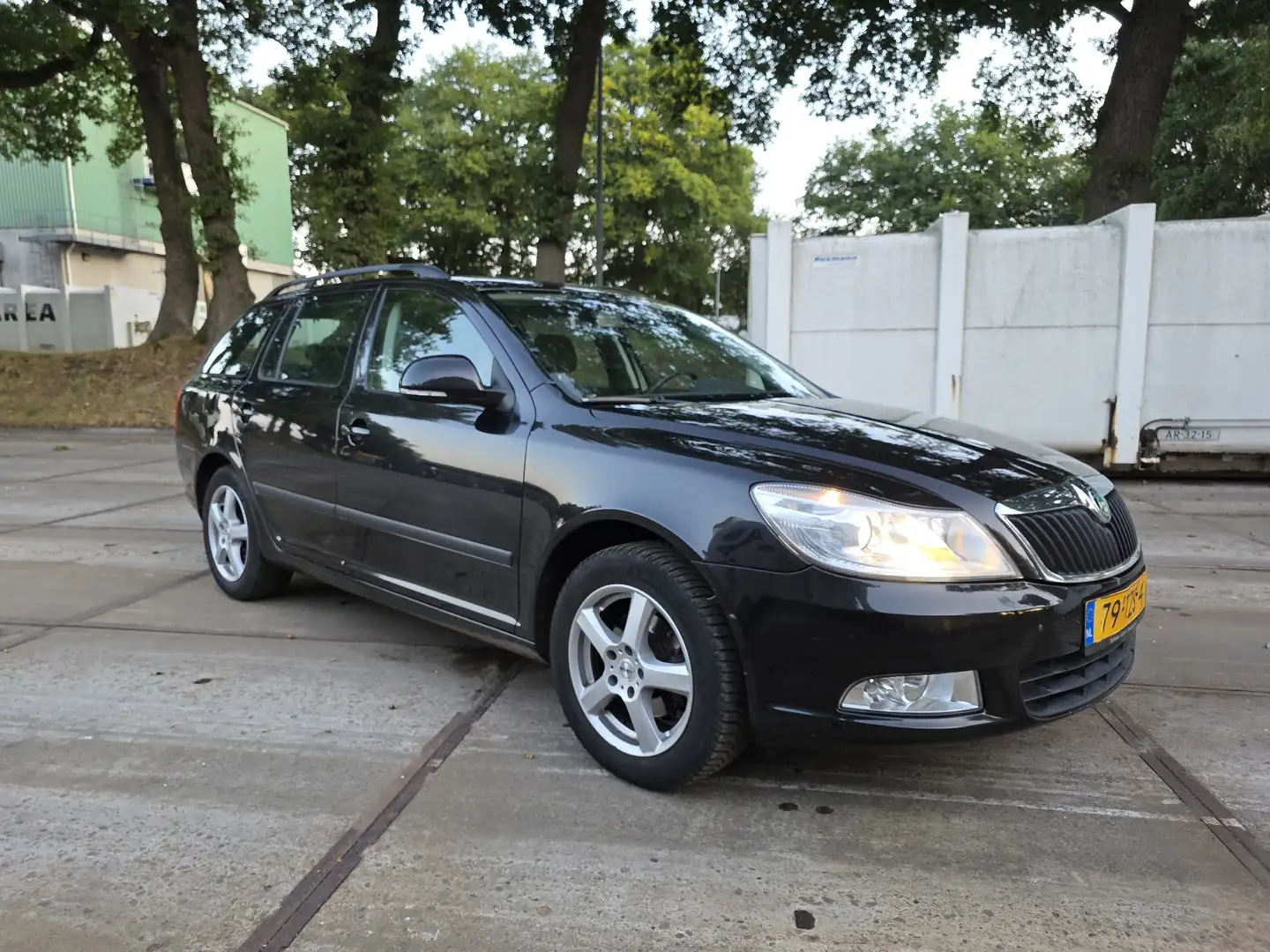 Skoda Octavia 1.4 TSI Airco APK nette auto Zwart - 2