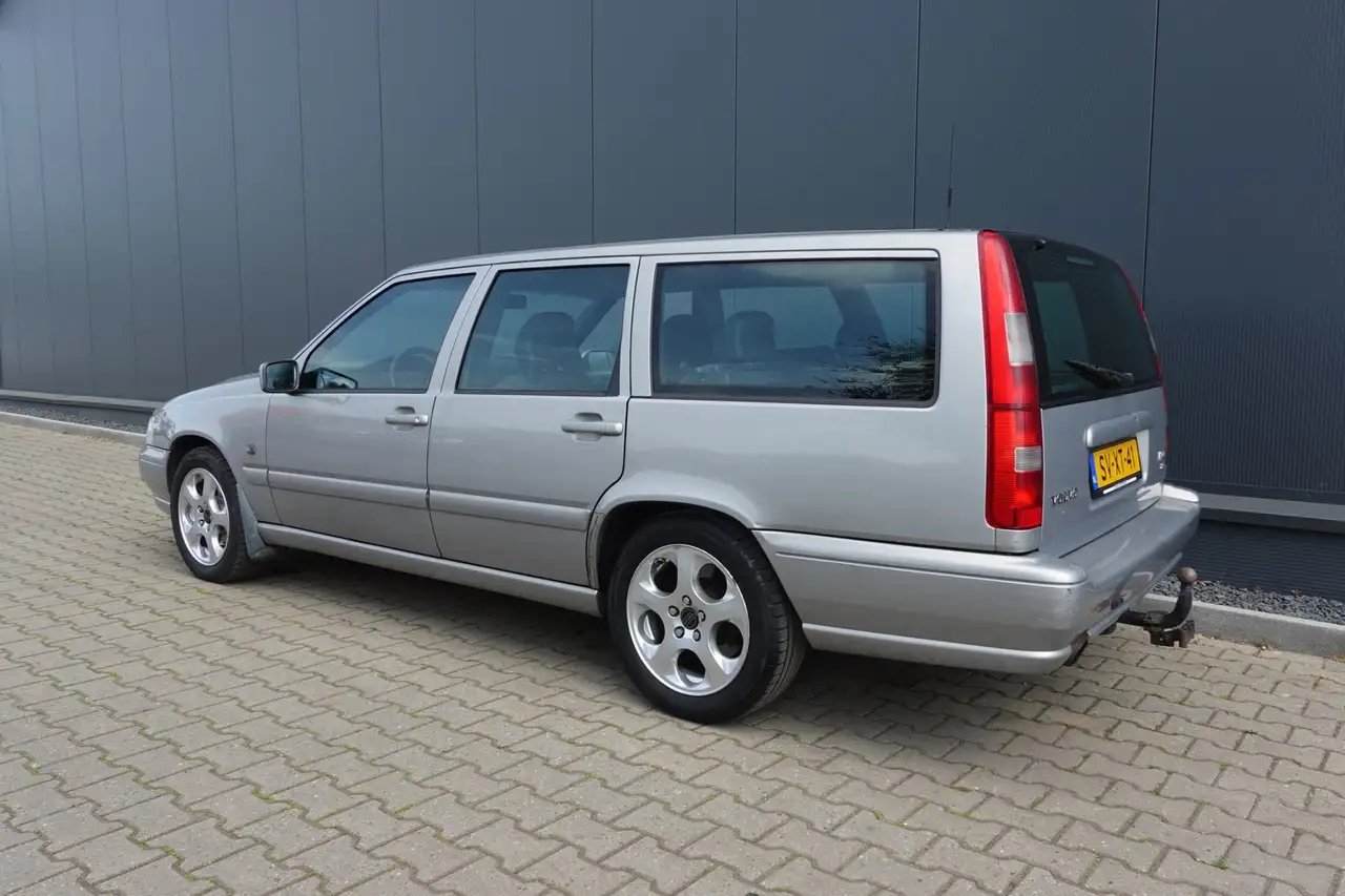 Volvo V70 2.5 Comfort-Line / Automaat, foto 2