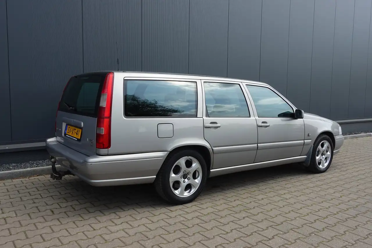 Volvo V70 2.5 Comfort-Line / Automaat, foto 3