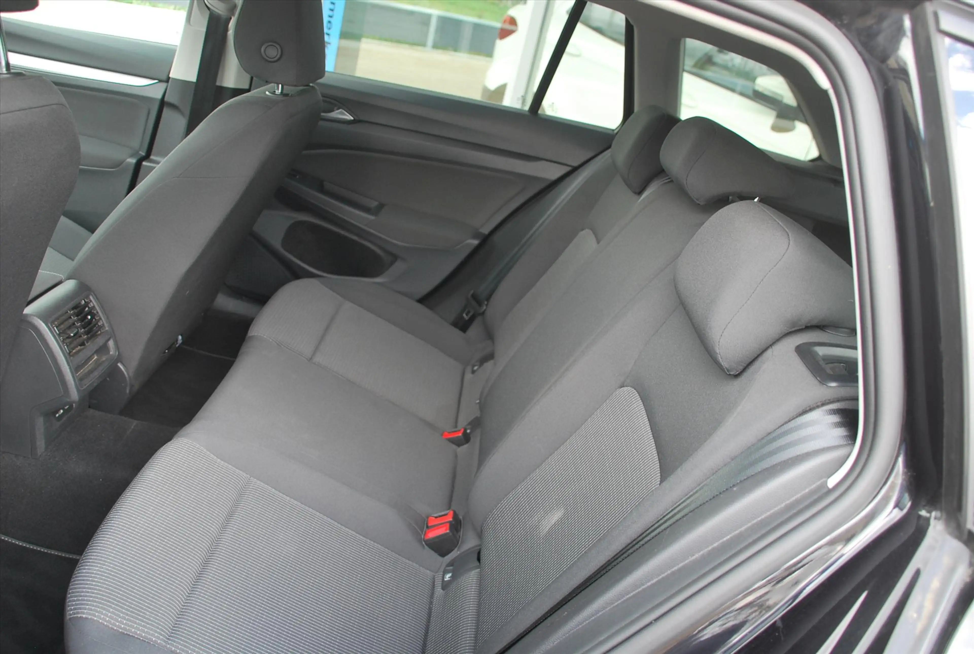 Volkswagen Golf Variant 1.0 TSI 110pk Life — photo 13