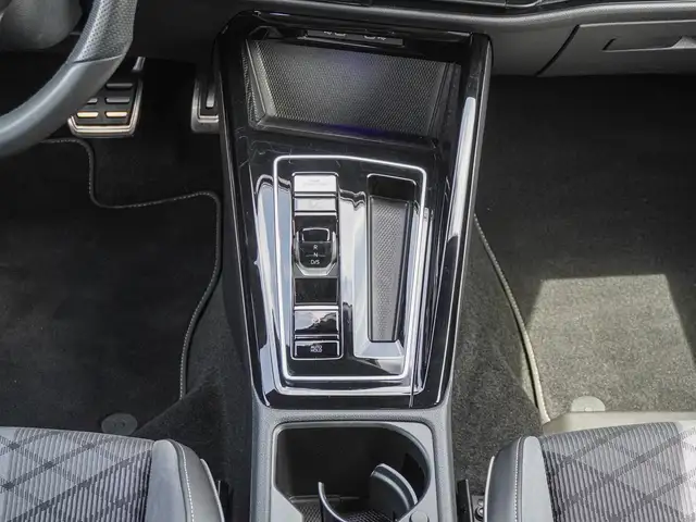 Volkswagen Golf view 14
