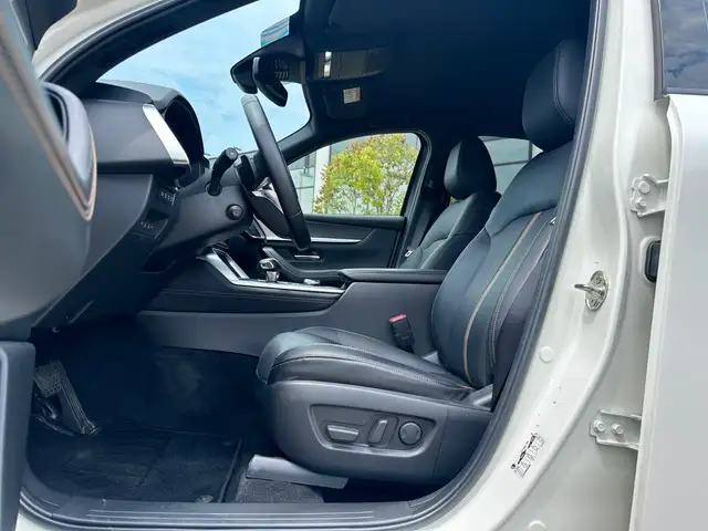 Mazda CX-60 view 14