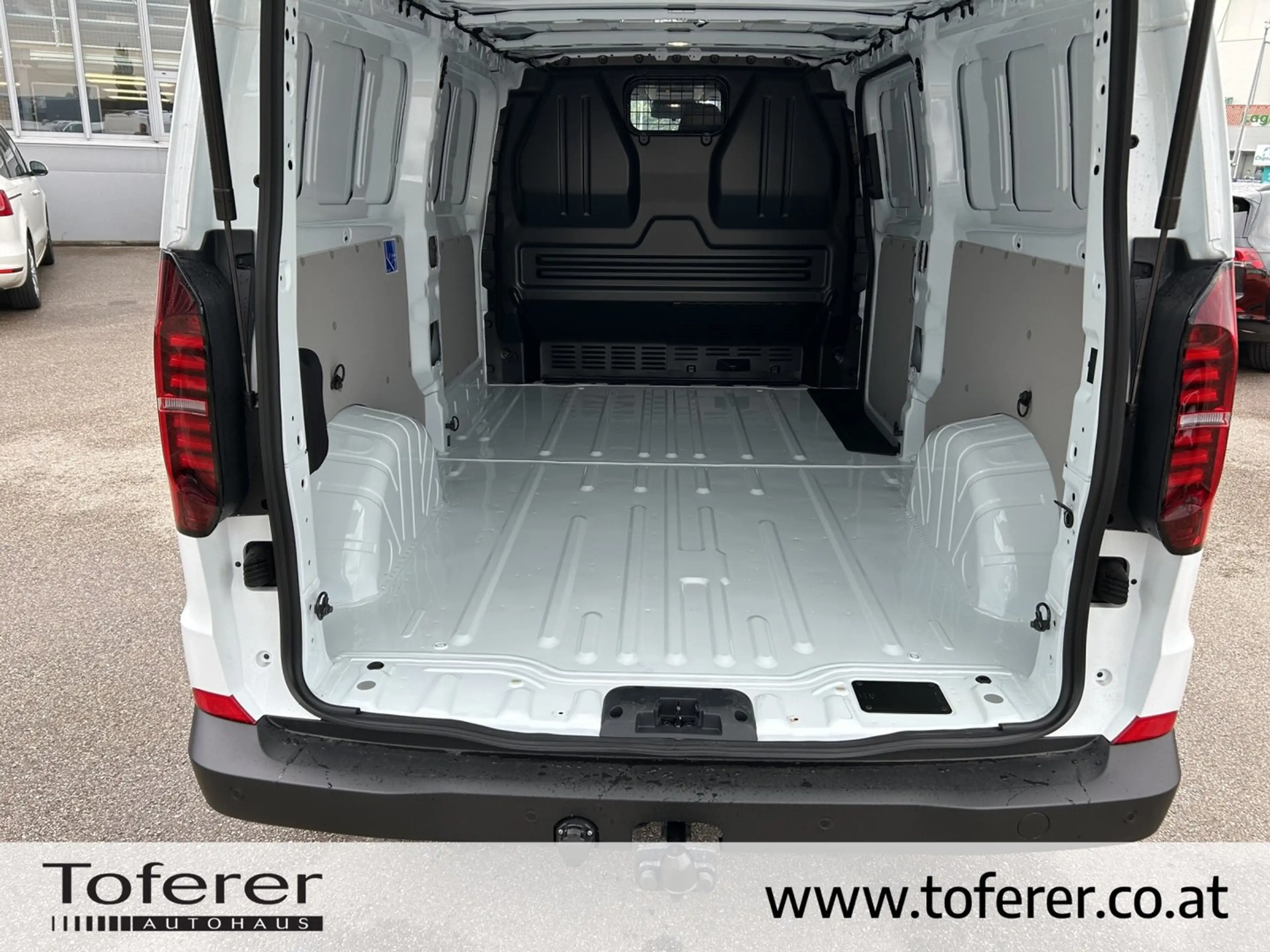 Volkswagen T7 Caravelle VW T7 Caravelle Life LR TDI 4MOTION — photo 15
