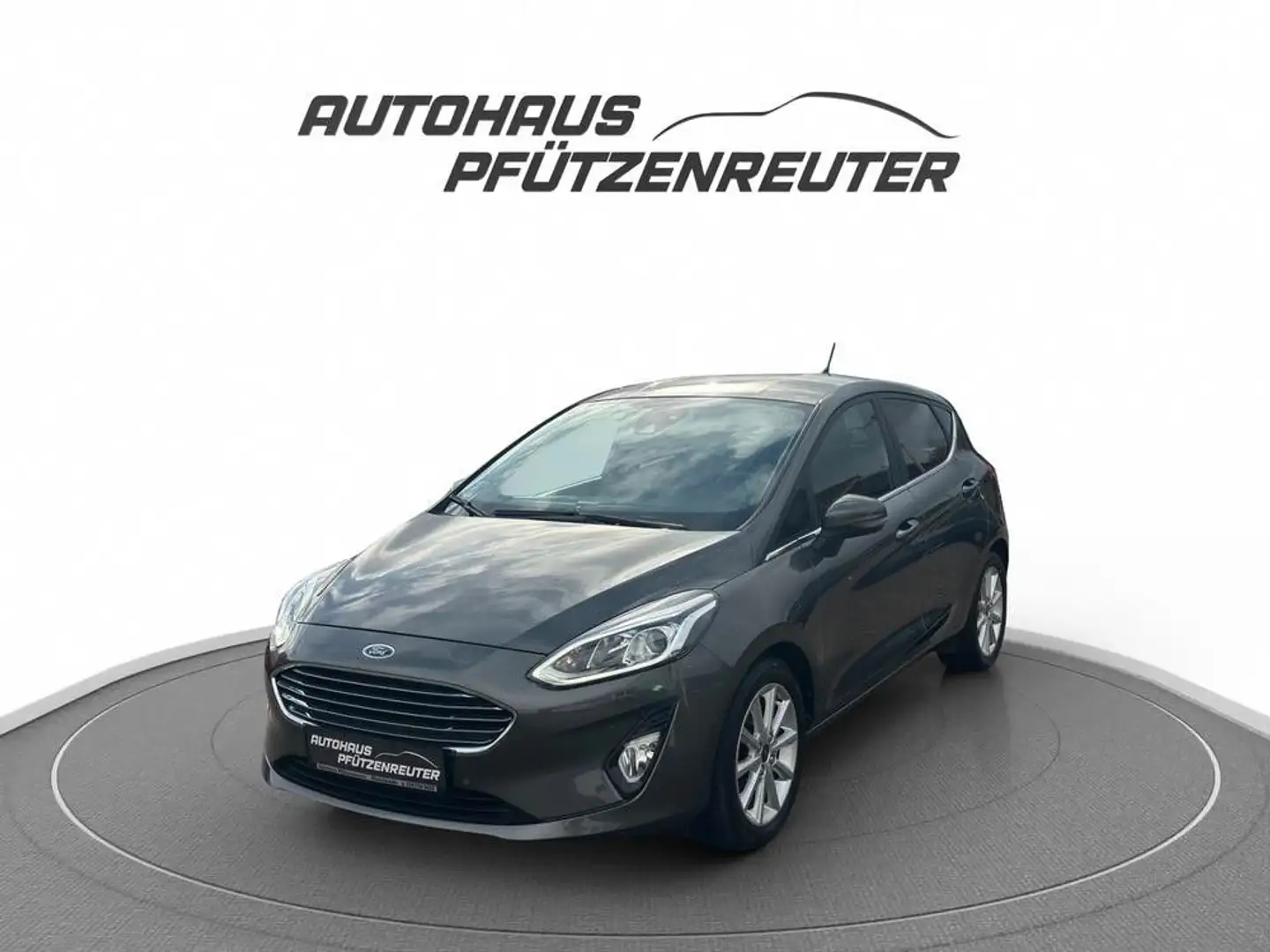 Ford Fiesta Titanium Grau - 1