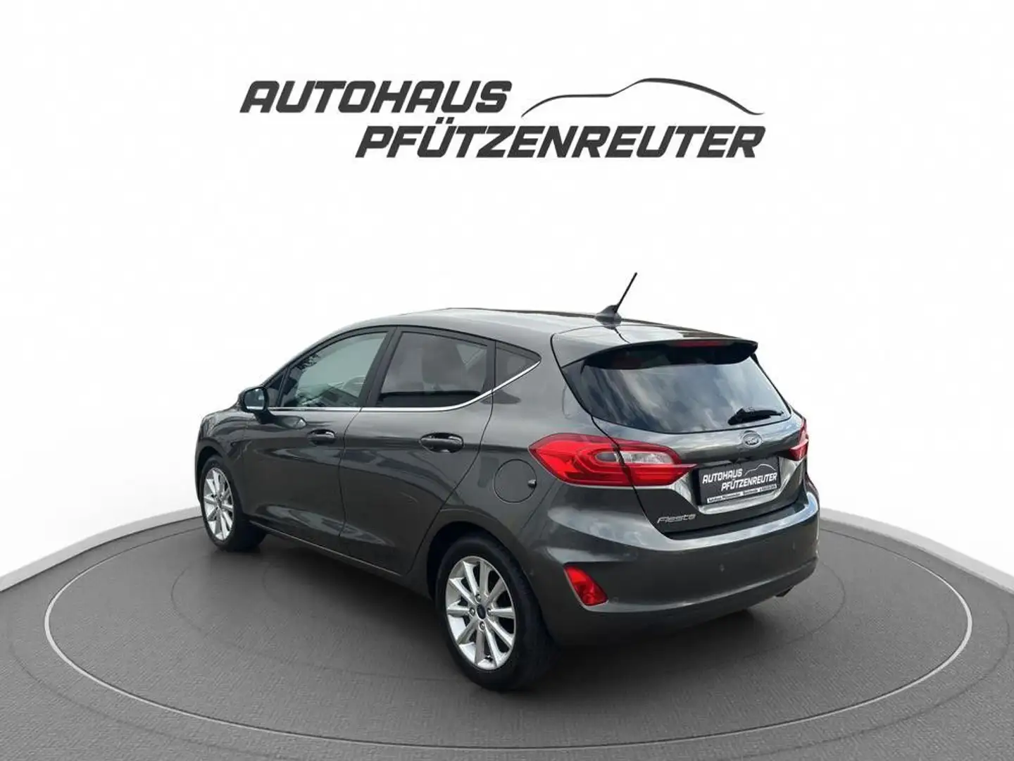 Ford Fiesta Titanium Grau - 2