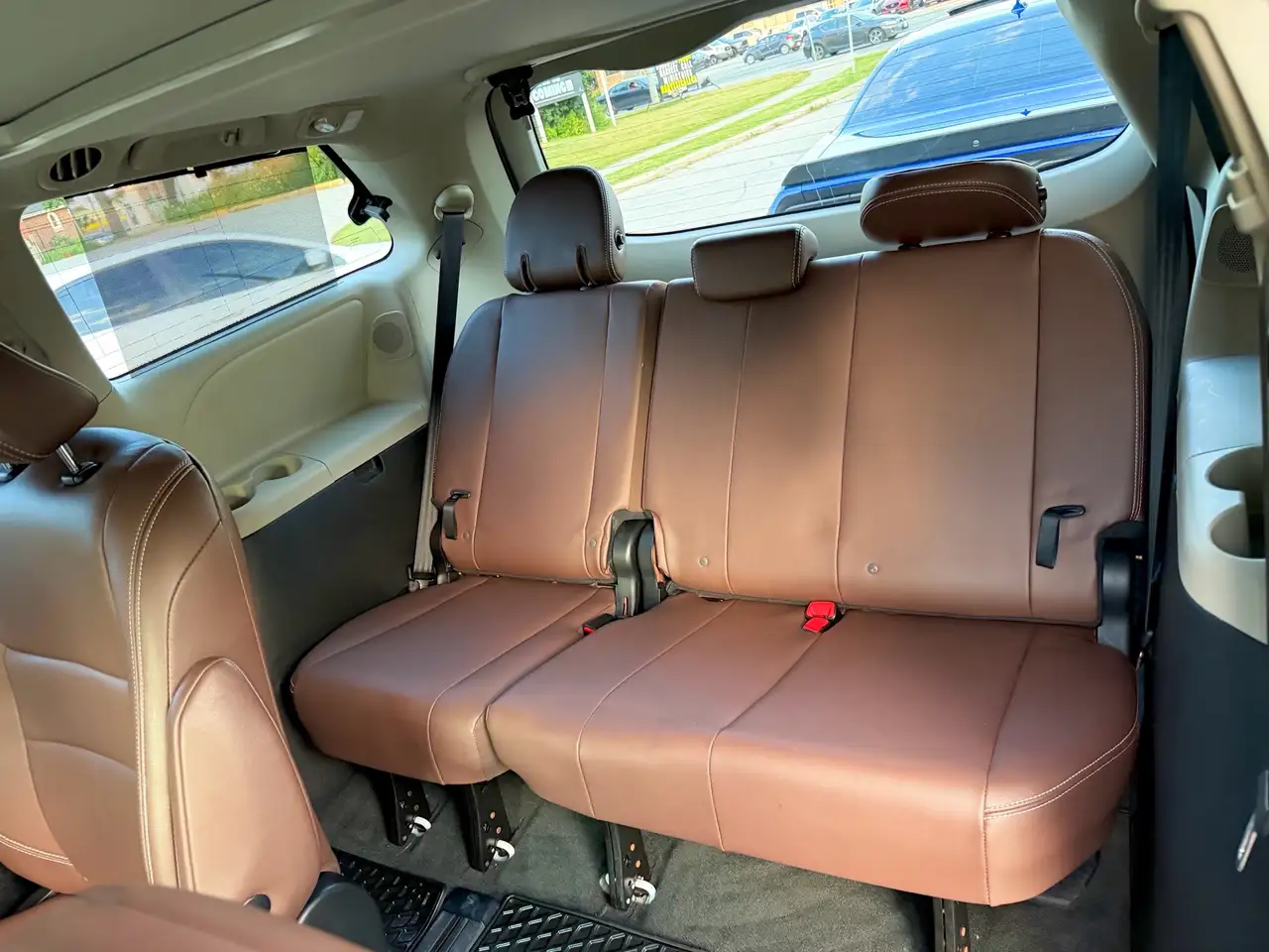 Toyota Sienna photo Toyota Sienna
