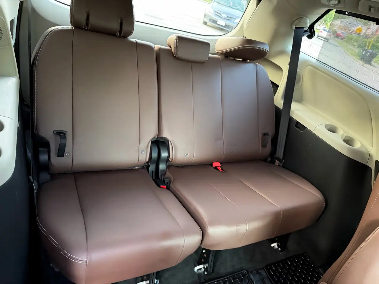 Toyota Sienna photo Toyota Sienna