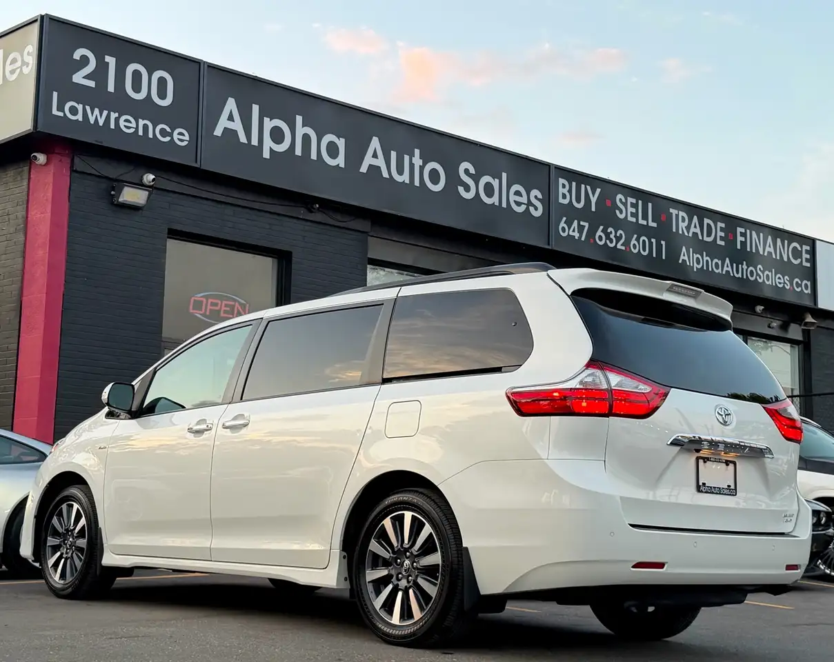 Toyota Sienna photo Toyota Sienna
