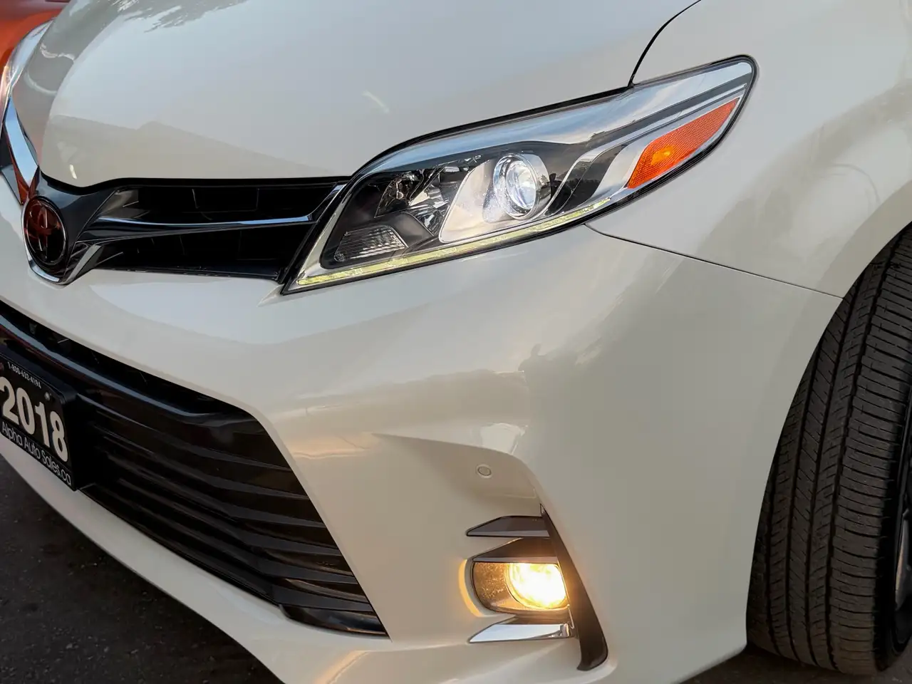 Toyota Sienna photo Toyota Sienna