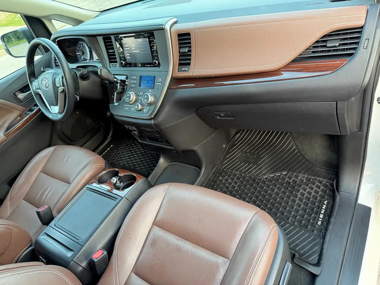 Toyota Sienna photo Toyota Sienna