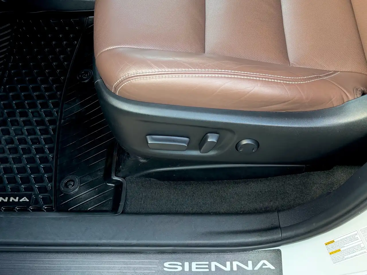 Toyota Sienna photo Toyota Sienna